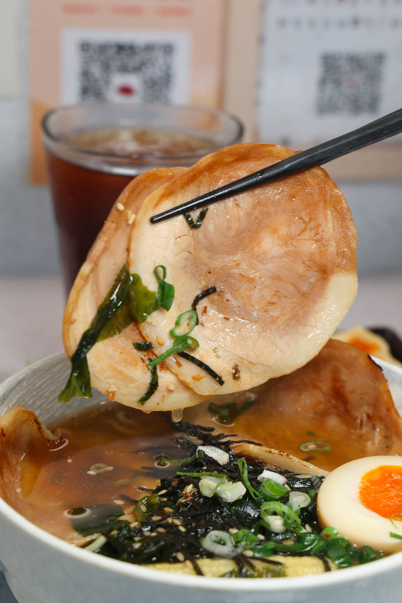 台南美食｜日系質感小食堂！「莁麦うまい食事所」！手工水餃、自製甜點必吃，爆餡鮮蝦水餃讓人驚艷!