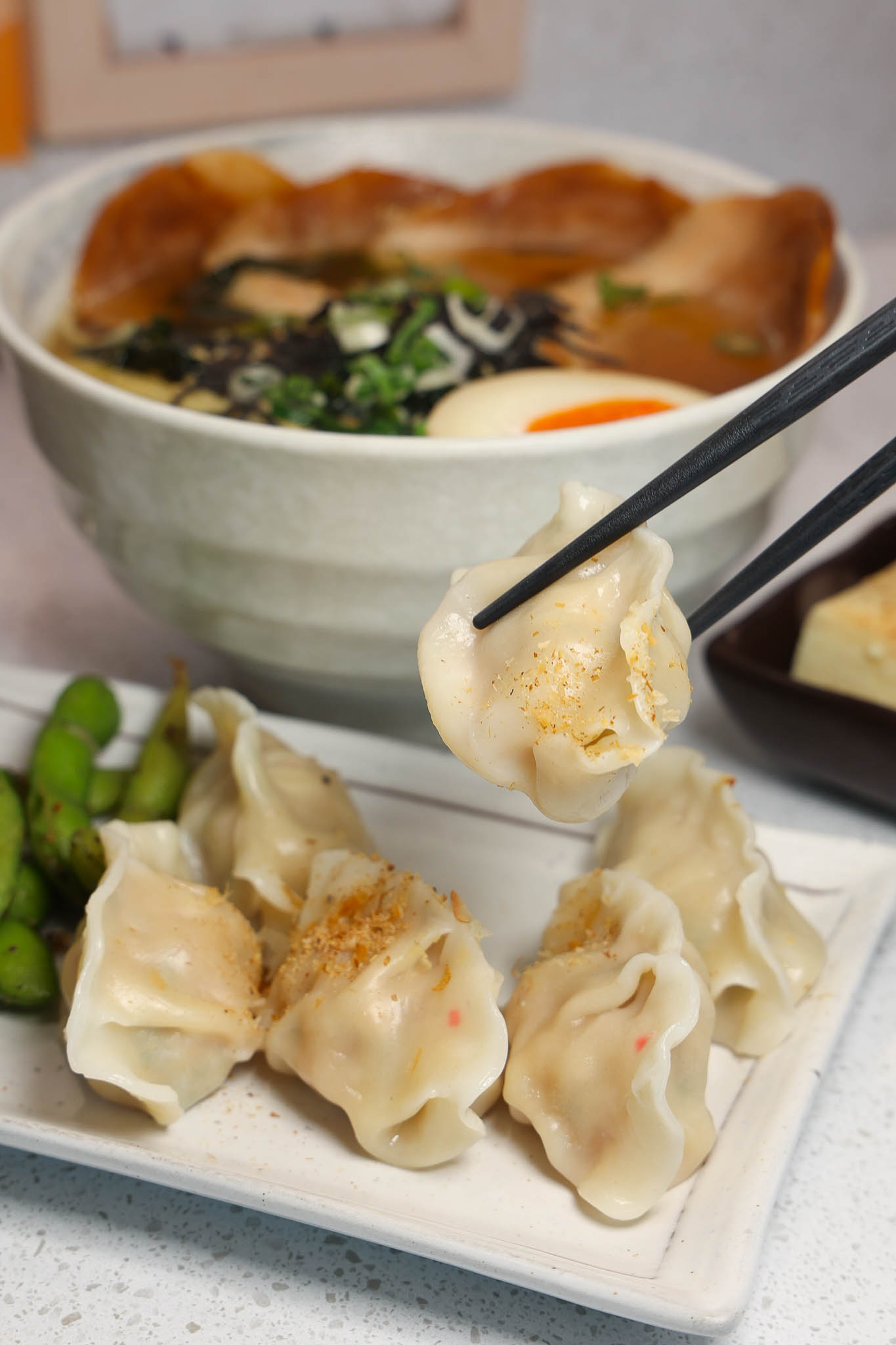 台南美食｜日系質感小食堂！「莁麦うまい食事所」！手工水餃、自製甜點必吃，爆餡鮮蝦水餃讓人驚艷!