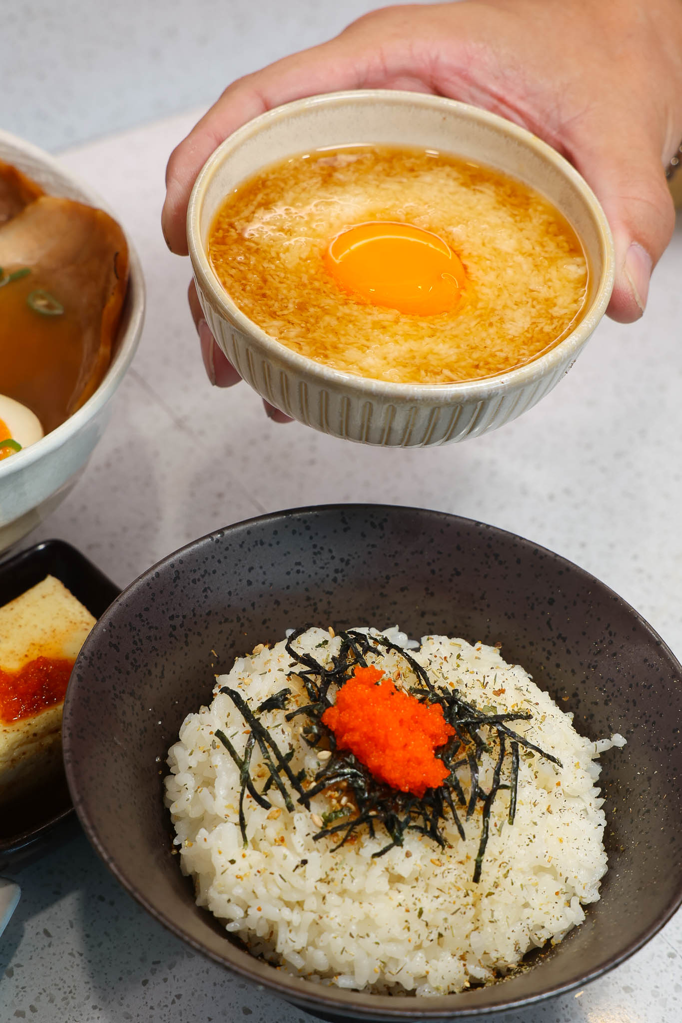 台南美食｜日系質感小食堂！「莁麦うまい食事所」！手工水餃、自製甜點必吃，爆餡鮮蝦水餃讓人驚艷!