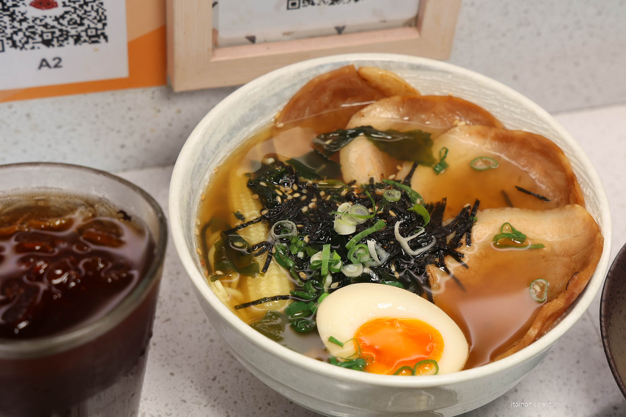 台南美食｜日系質感小食堂！「莁麦うまい食事所」！手工水餃、自製甜點必吃，爆餡鮮蝦水餃讓人驚艷!