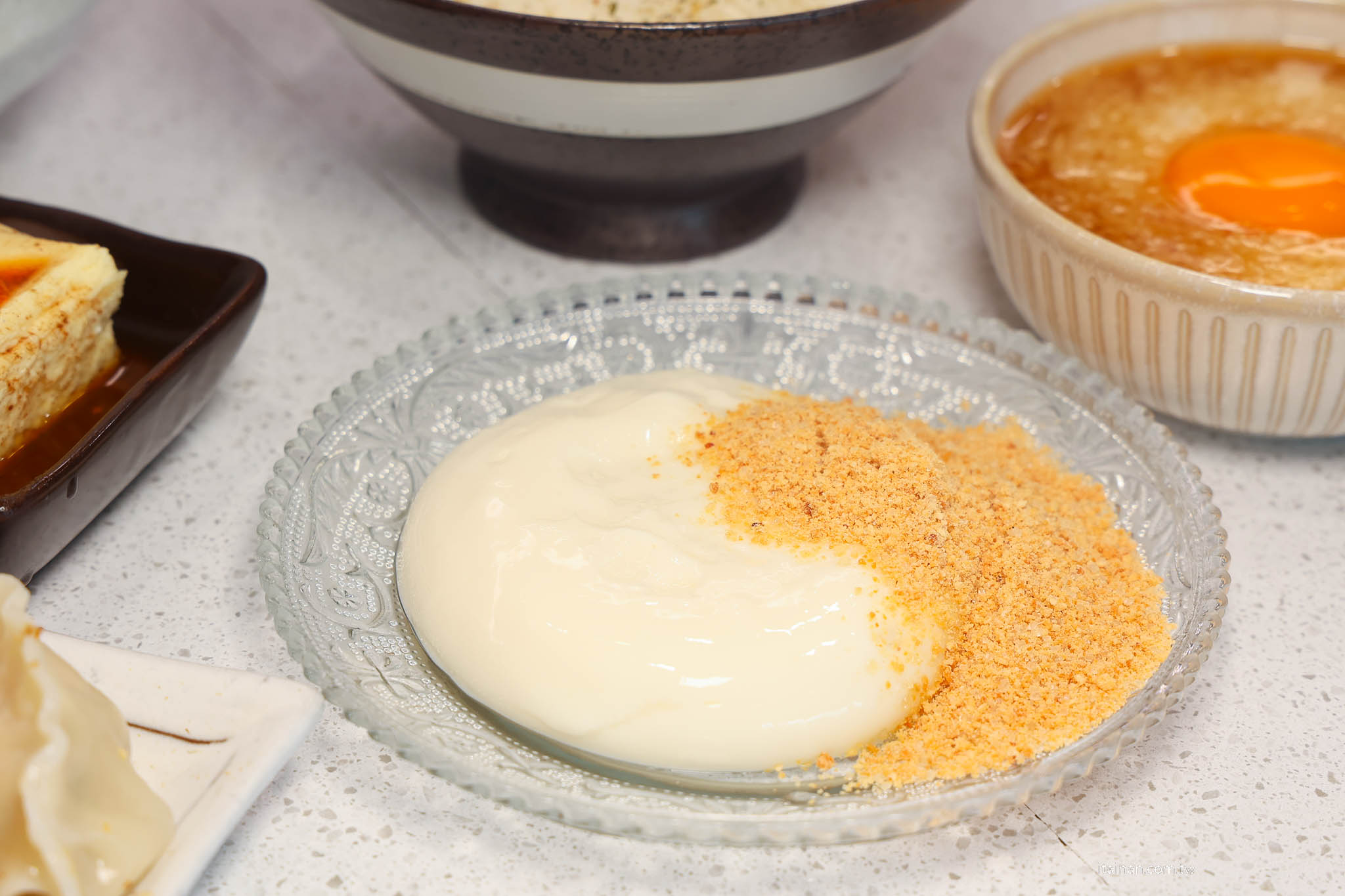 台南美食｜日系質感小食堂！「莁麦うまい食事所」！手工水餃、自製甜點必吃，爆餡鮮蝦水餃讓人驚艷!