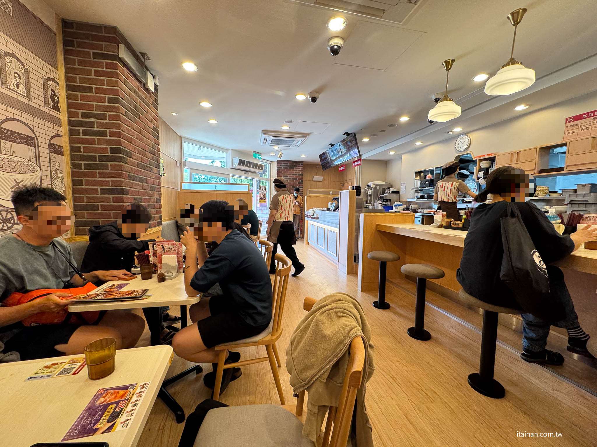 日本人氣平價牛丼SUKIYA進駐台南囉!台南首家「すき家」台南棒球場前店開箱，百元價丼飯點肉加量加套餐份量超有感!