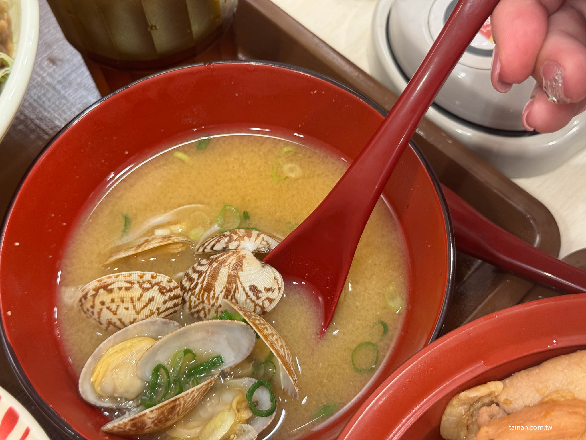 日本人氣平價牛丼SUKIYA進駐台南囉!台南首家「すき家」台南棒球場前店開箱，百元價丼飯點肉加量加套餐份量超有感!