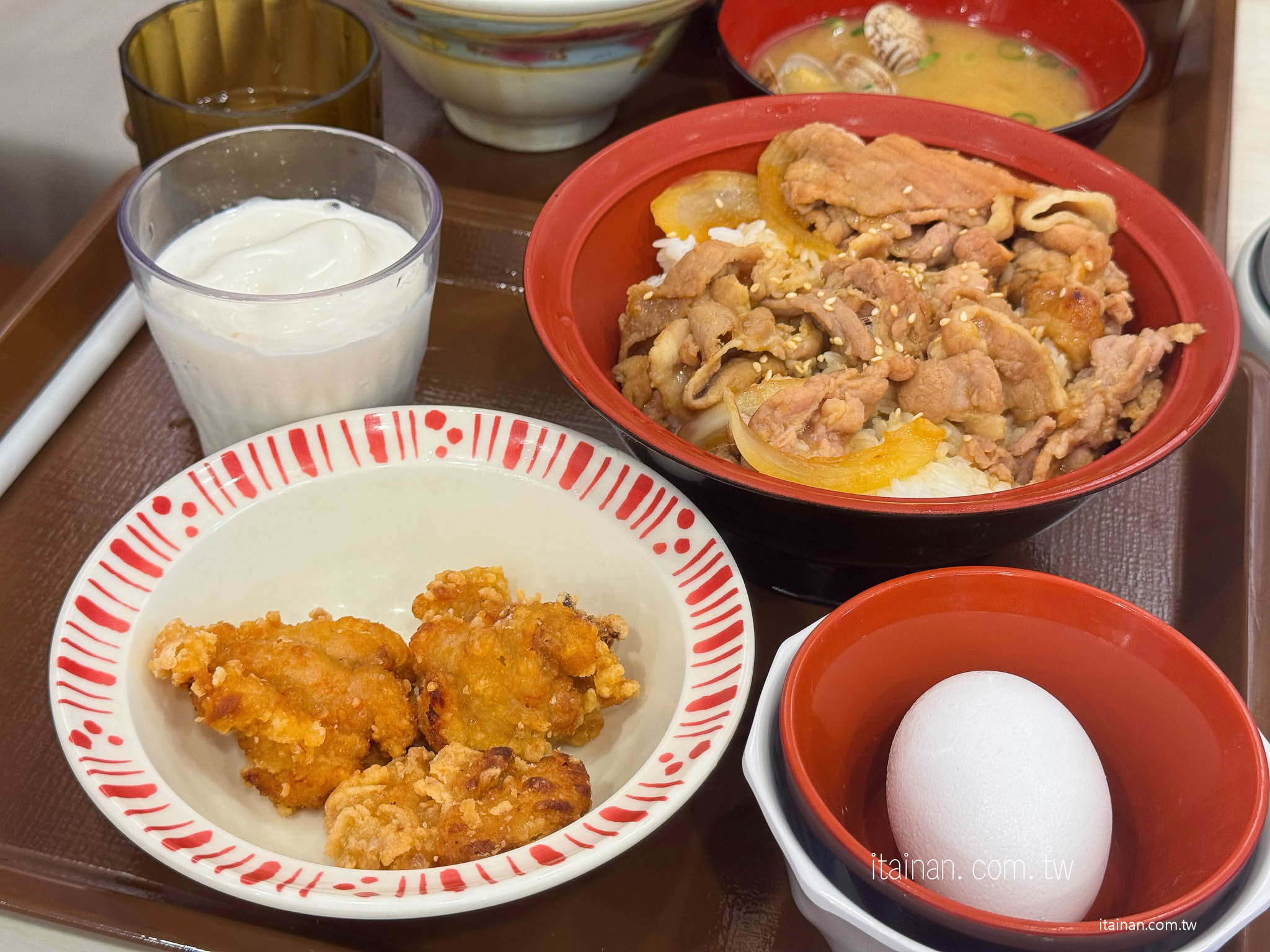 日本人氣平價牛丼SUKIYA進駐台南囉!台南首家「すき家」台南棒球場前店開箱，百元價丼飯點肉加量加套餐份量超有感!