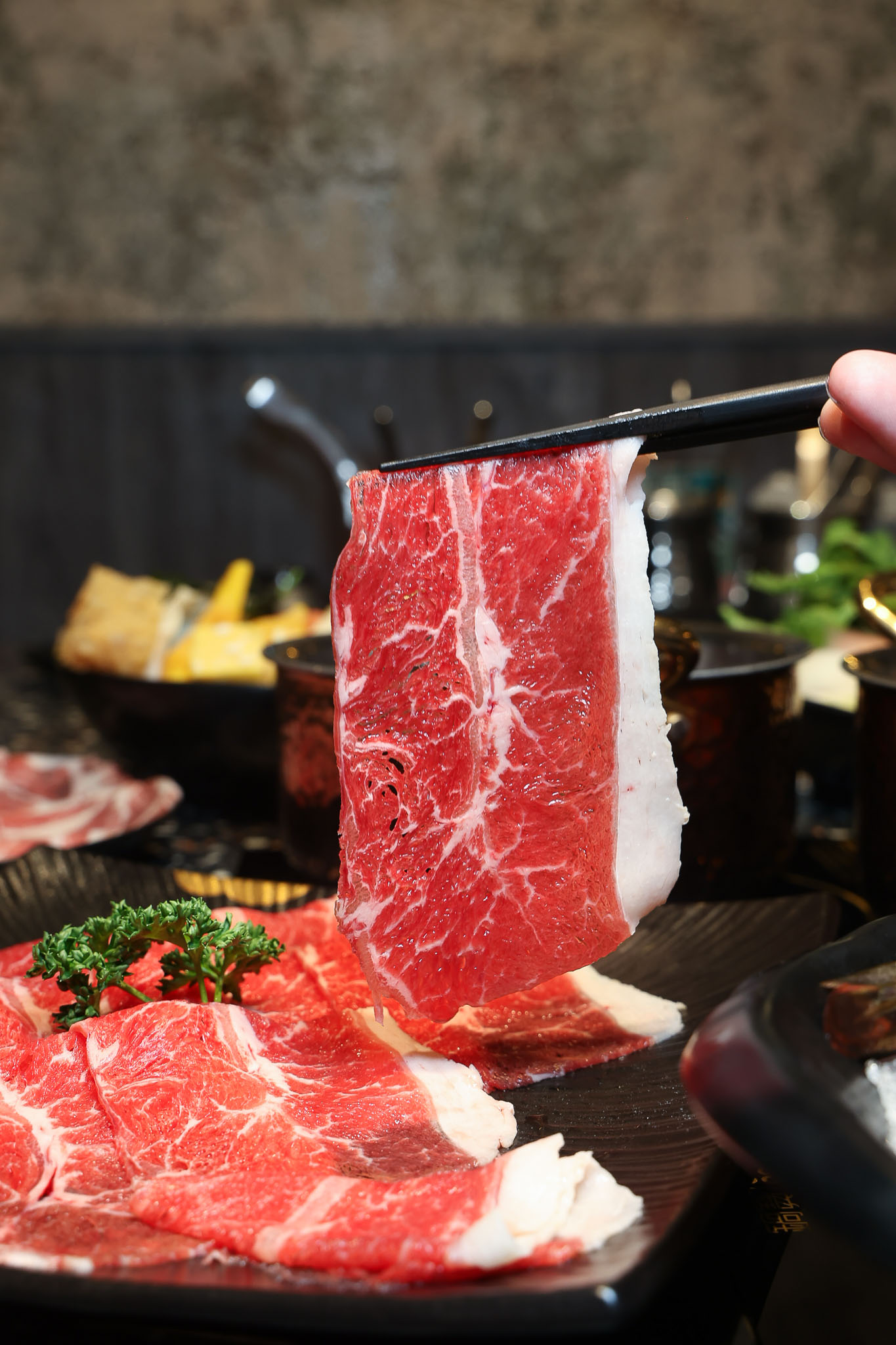 台南安平火鍋推薦｜森林系鍋物「蕾鼎鍋物」開箱！半自助吃到飽，濃蒜鍋必點，海鮮份量有誠意!