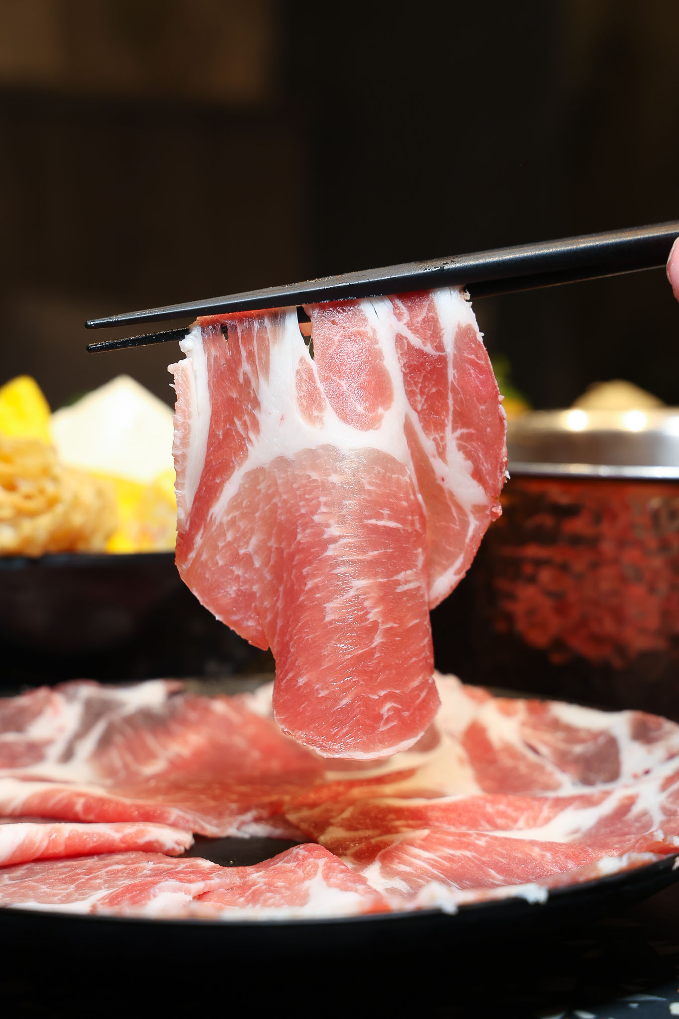 台南安平火鍋推薦｜森林系鍋物「蕾鼎鍋物」開箱！半自助吃到飽，濃蒜鍋必點，海鮮份量有誠意!