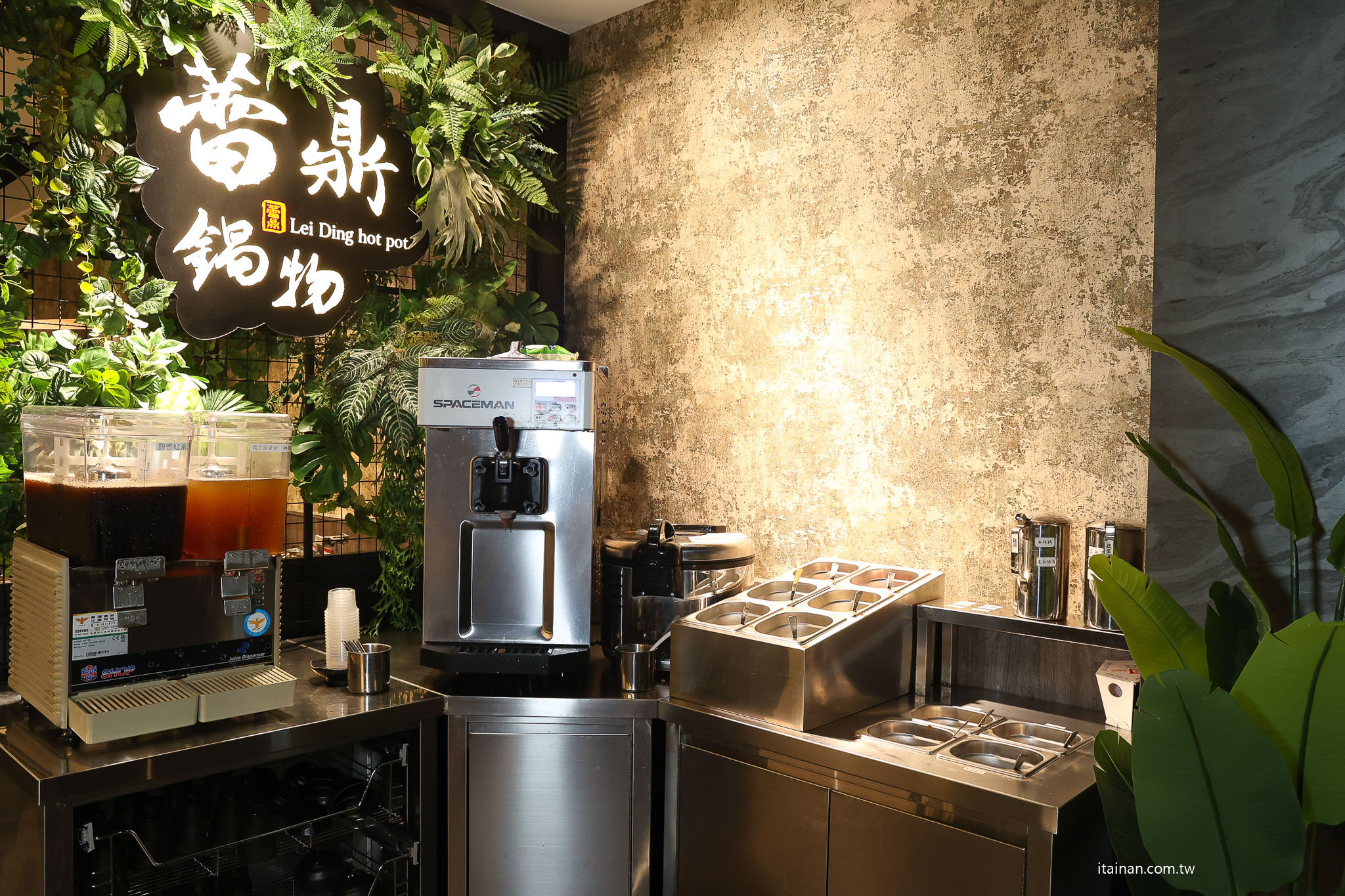 台南安平火鍋推薦｜森林系鍋物「蕾鼎鍋物」開箱！半自助吃到飽，濃蒜鍋必點，海鮮份量有誠意!