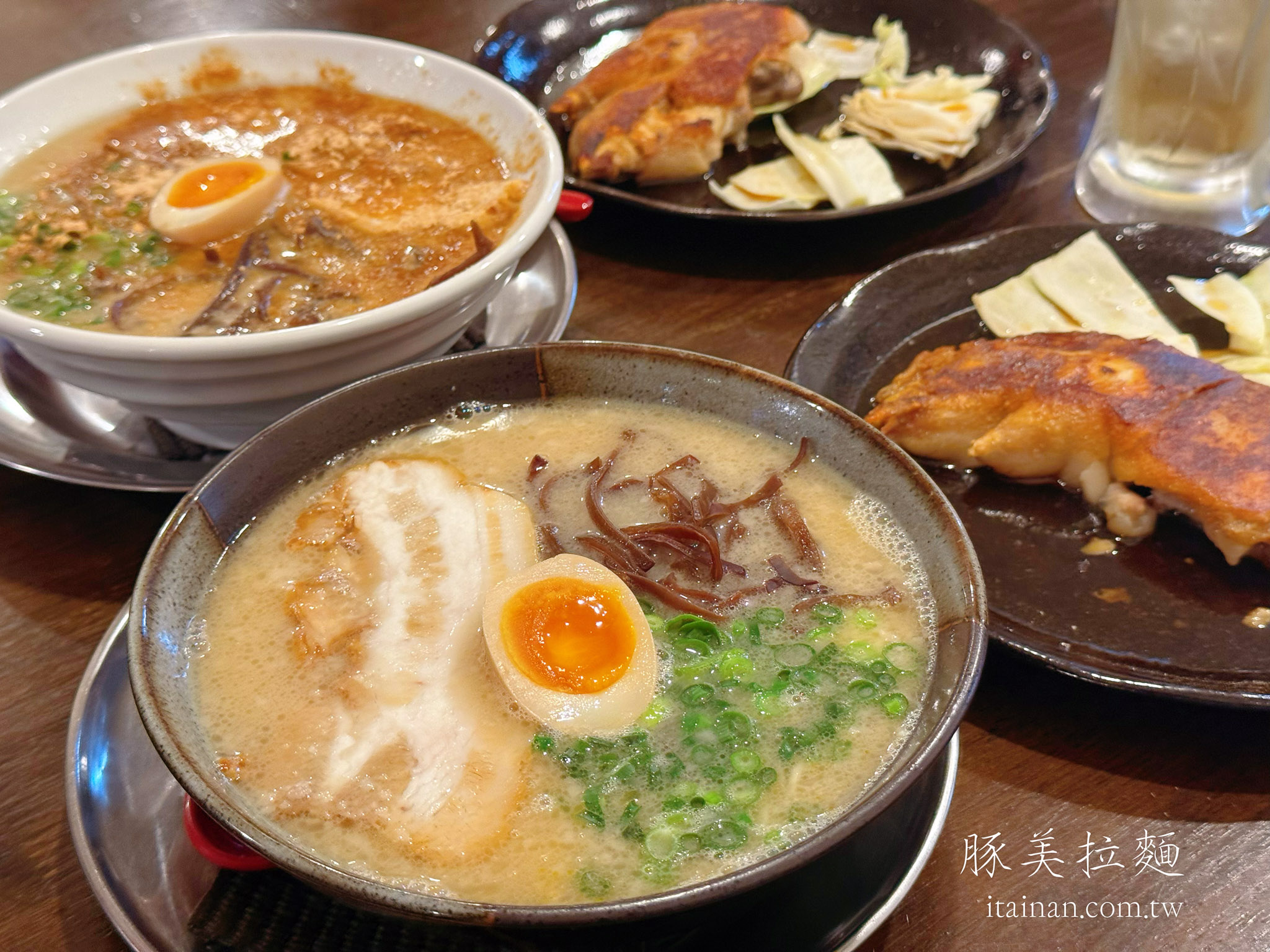熊本拉麵推薦|濃郁豚骨與蒜味的完美結合,每日限量的カリカリ豚足(炸豬腳)銷魂必點!水前寺公園旁的人氣名店「熊本拉麵 豚美」 熊本拉麵推薦|濃郁豚骨與蒜味的完美結合,每日限量的カリカリ豚足(炸豬腳)銷魂必點!水前寺公園旁的人氣名店「熊本拉麵 豚美」