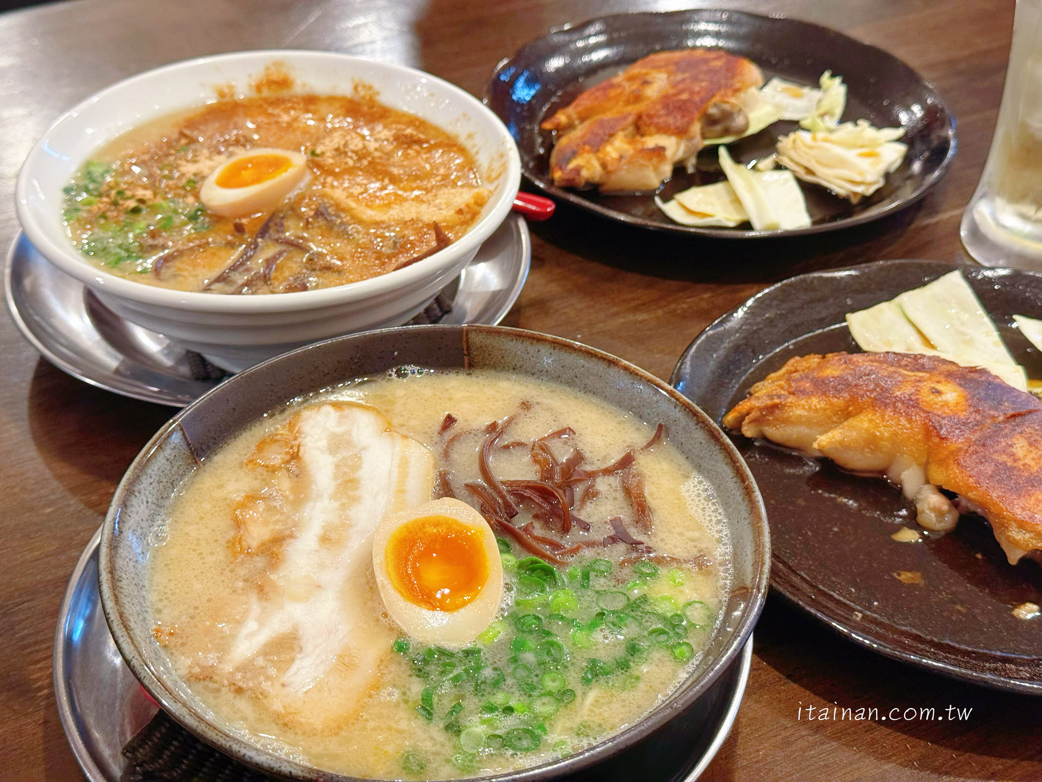 熊本拉麵推薦|濃郁豚骨與蒜味的完美結合,每日限量的カリカリ豚足(炸豬腳)銷魂必點!水前寺公園旁的人氣名店「熊本拉麵 豚美」 熊本拉麵推薦|濃郁豚骨與蒜味的完美結合,每日限量的カリカリ豚足(炸豬腳)銷魂必點!水前寺公園旁的人氣名店「熊本拉麵 豚美」