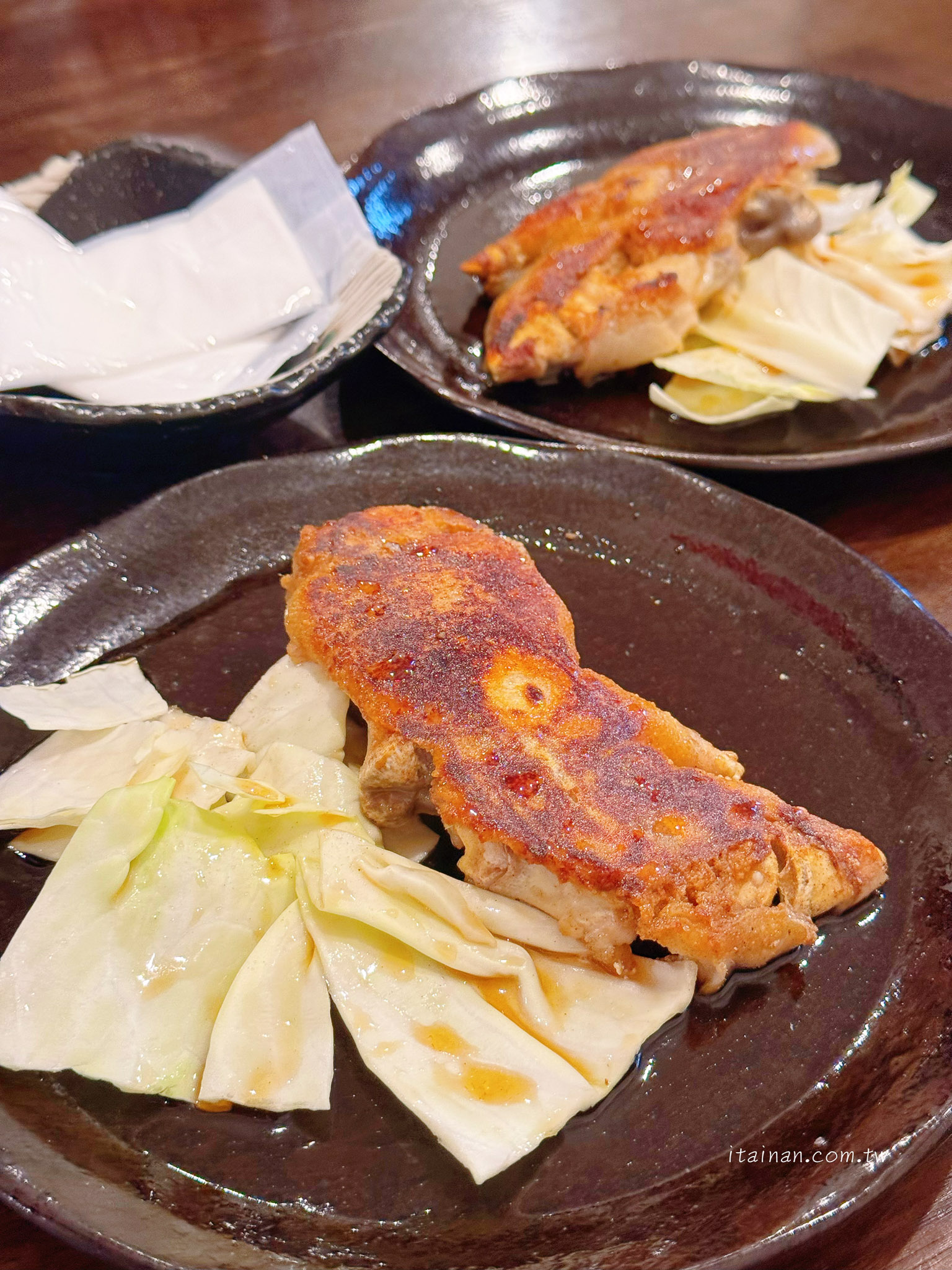 熊本拉麵推薦|濃郁豚骨與蒜味的完美結合,每日限量的カリカリ豚足(炸豬腳)銷魂必點!水前寺公園旁的人氣名店「熊本拉麵 豚美」 熊本拉麵推薦|濃郁豚骨與蒜味的完美結合,每日限量的カリカリ豚足(炸豬腳)銷魂必點!水前寺公園旁的人氣名店「熊本拉麵 豚美」