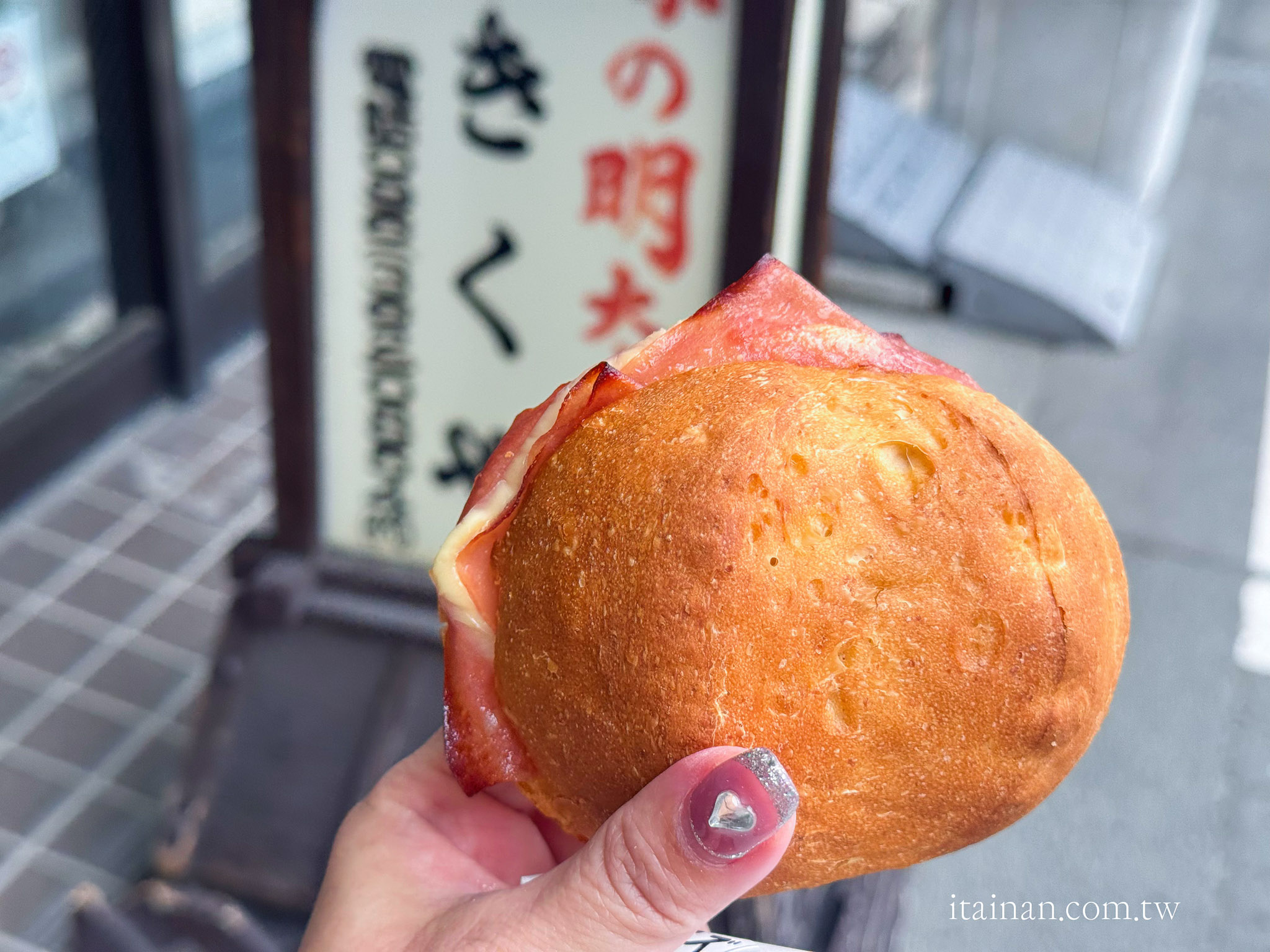 熊本隱藏版麵包店|50年老字號明太子專賣店「味の明太子きくや」不只明太子法國麵包必買,超爆餡的蘋果麵包更讓人驚艷 熊本隱藏版麵包店|50年老字號明太子專賣店「味の明太子きくや」不只明太子法國麵包必買,超爆餡的蘋果麵包更讓人驚艷