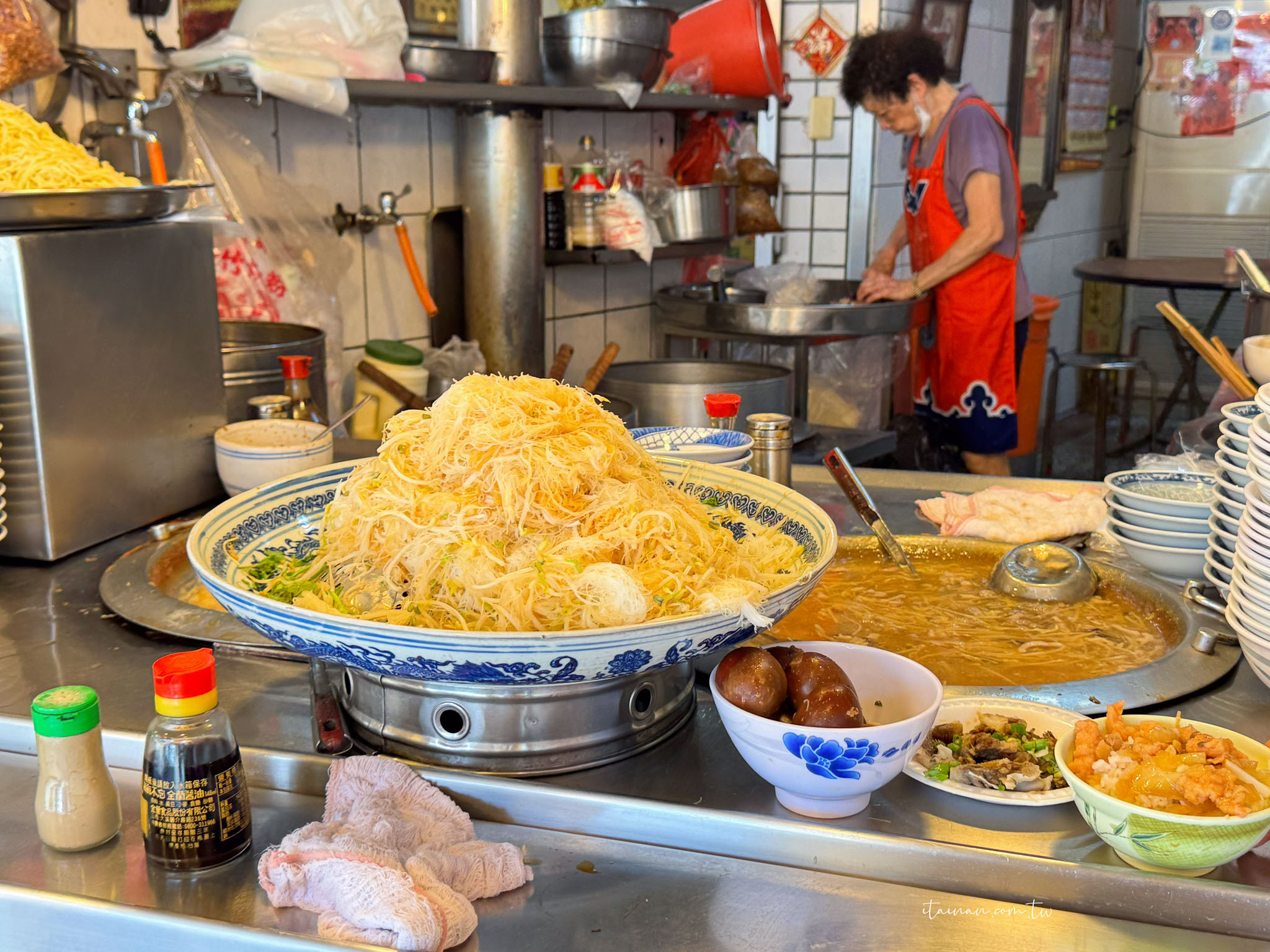 雲林北港美食|假魚肚到底是什麼?朝天宮旁飄香60年,北港才吃得到的特色古早味「煌明假魚肚」(廟邊假魚肚) 雲林北港美食|假魚肚到底是什麼?朝天宮旁飄香60年,北港才吃得到的特色古早味「煌明假魚肚」(廟邊假魚肚)