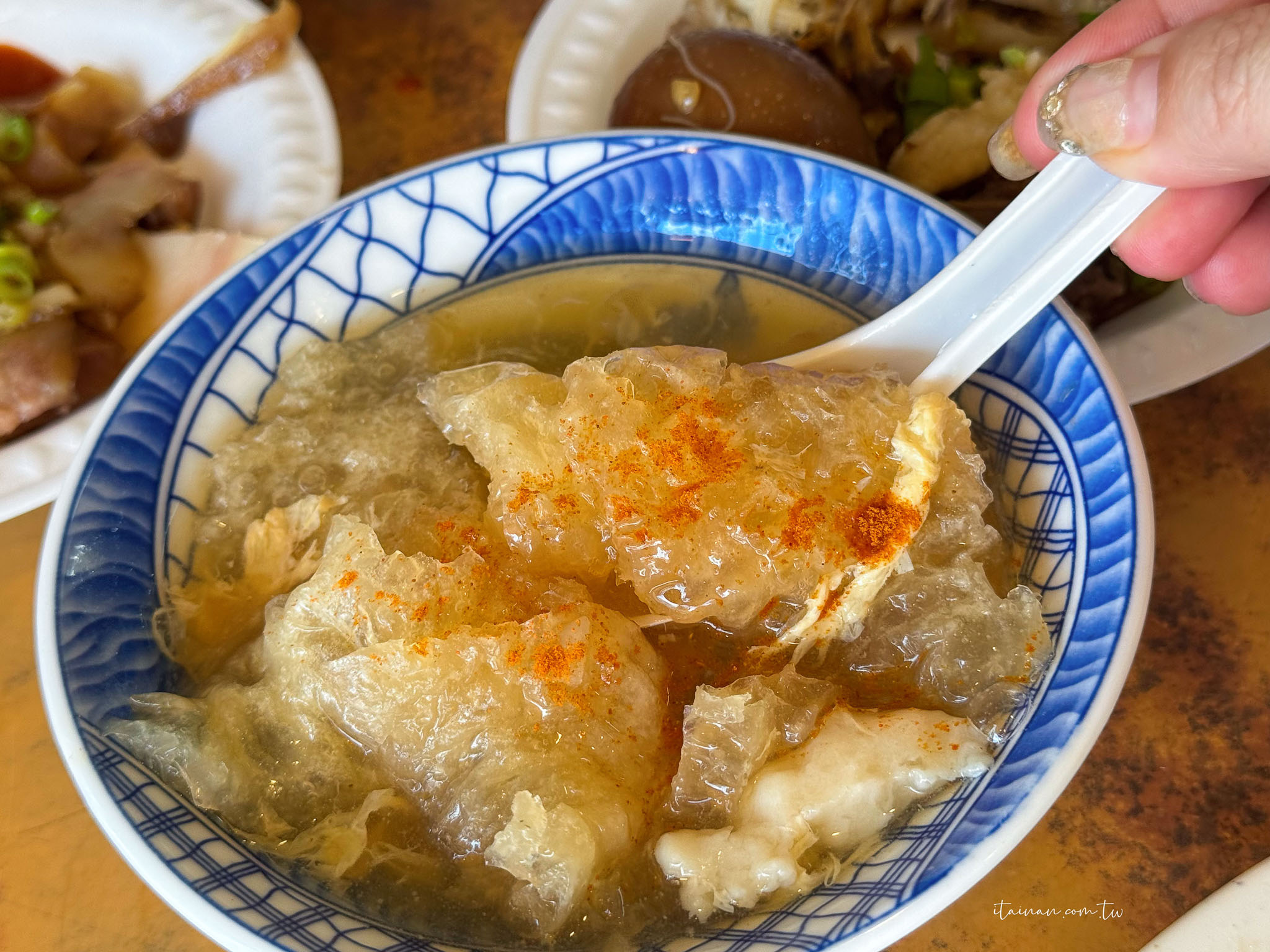 雲林北港美食|假魚肚到底是什麼?朝天宮旁飄香60年,北港才吃得到的特色古早味「煌明假魚肚」(廟邊假魚肚) 雲林北港美食|假魚肚到底是什麼?朝天宮旁飄香60年,北港才吃得到的特色古早味「煌明假魚肚」(廟邊假魚肚)