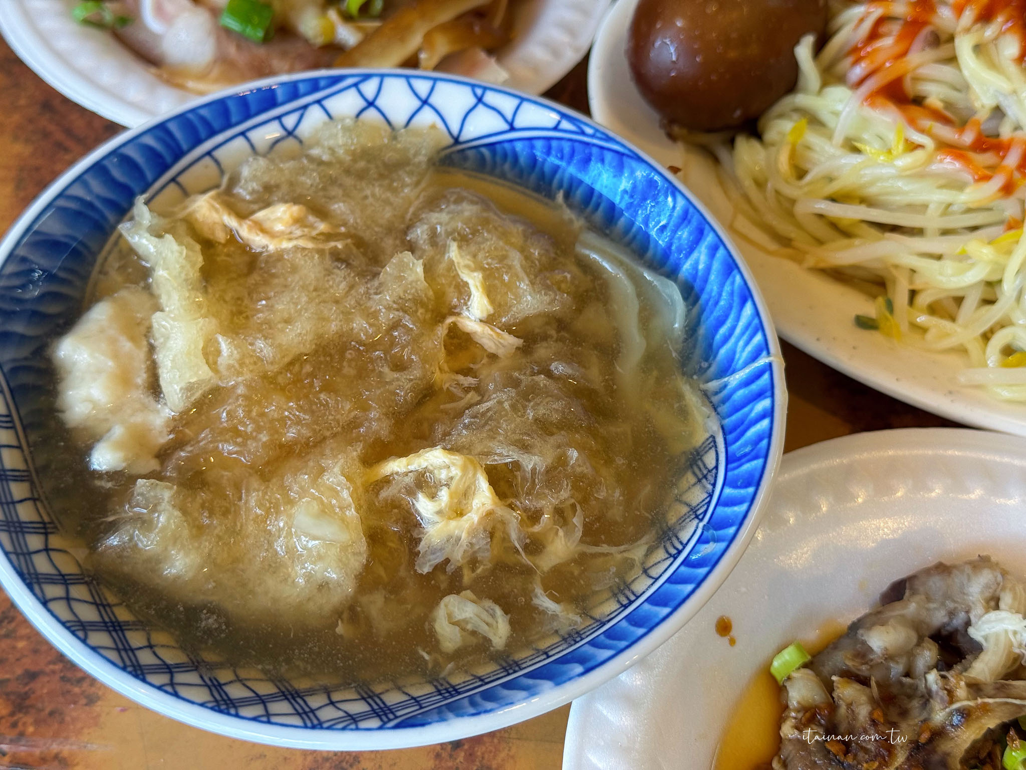 雲林北港美食|假魚肚到底是什麼?朝天宮旁飄香60年,北港才吃得到的特色古早味「煌明假魚肚」(廟邊假魚肚) 雲林北港美食|假魚肚到底是什麼?朝天宮旁飄香60年,北港才吃得到的特色古早味「煌明假魚肚」(廟邊假魚肚)