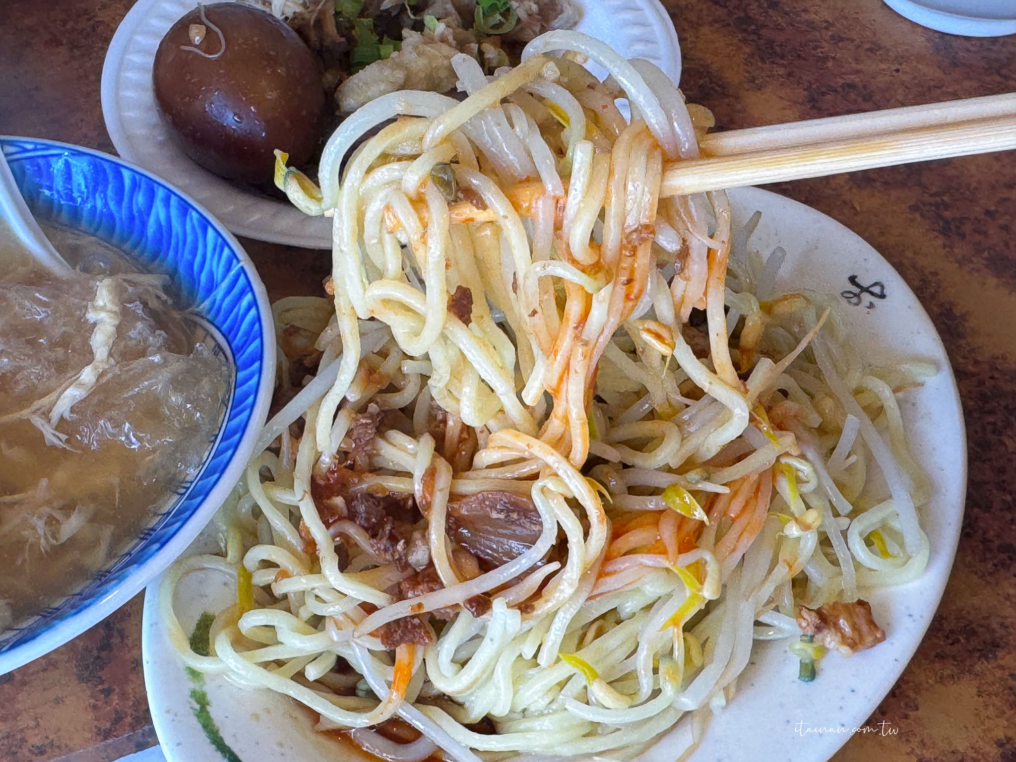 雲林北港美食|假魚肚到底是什麼?朝天宮旁飄香60年,北港才吃得到的特色古早味「煌明假魚肚」(廟邊假魚肚) 雲林北港美食|假魚肚到底是什麼?朝天宮旁飄香60年,北港才吃得到的特色古早味「煌明假魚肚」(廟邊假魚肚)