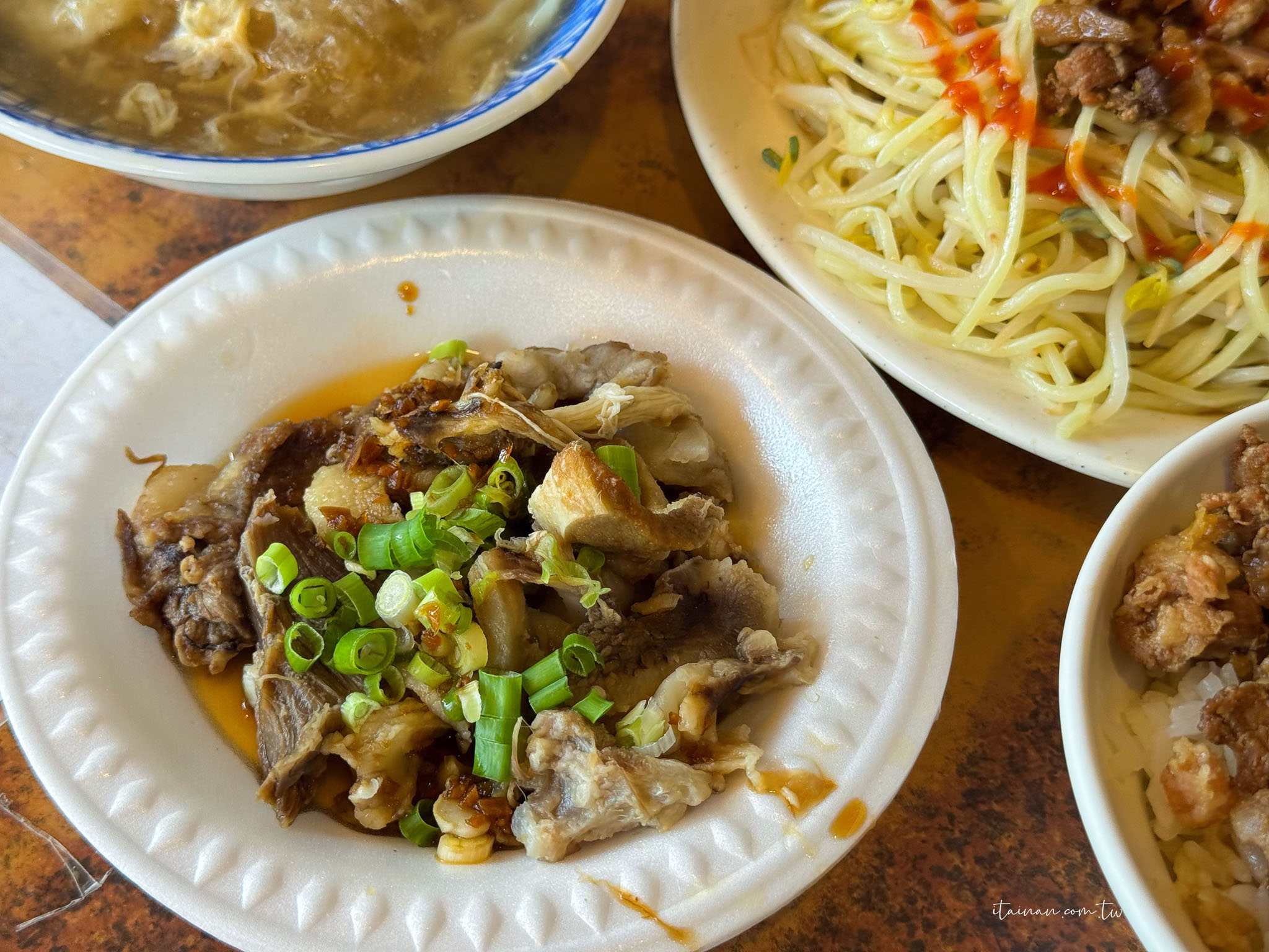 雲林北港美食|假魚肚到底是什麼?朝天宮旁飄香60年,北港才吃得到的特色古早味「煌明假魚肚」(廟邊假魚肚) 雲林北港美食|假魚肚到底是什麼?朝天宮旁飄香60年,北港才吃得到的特色古早味「煌明假魚肚」(廟邊假魚肚)