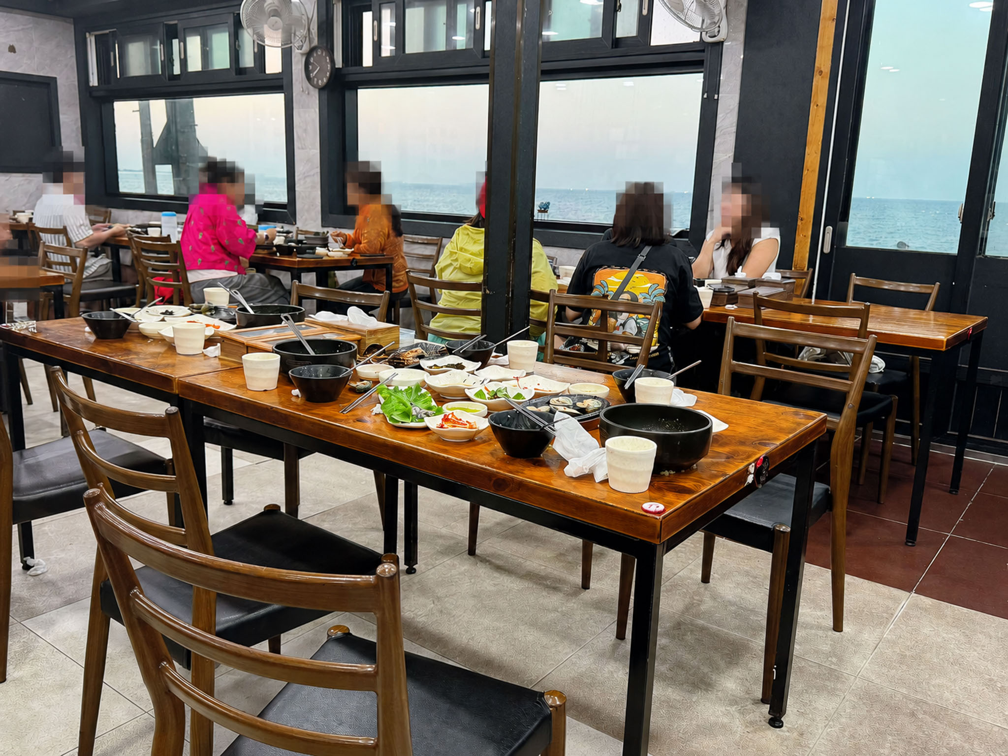 濟州島美食推薦｜來濟州島就是要吃鮑魚！吃鮑魚粥配海景!鮑魚粥、烤鮑魚都是必點「 明珍鮑魚（명진전복）」