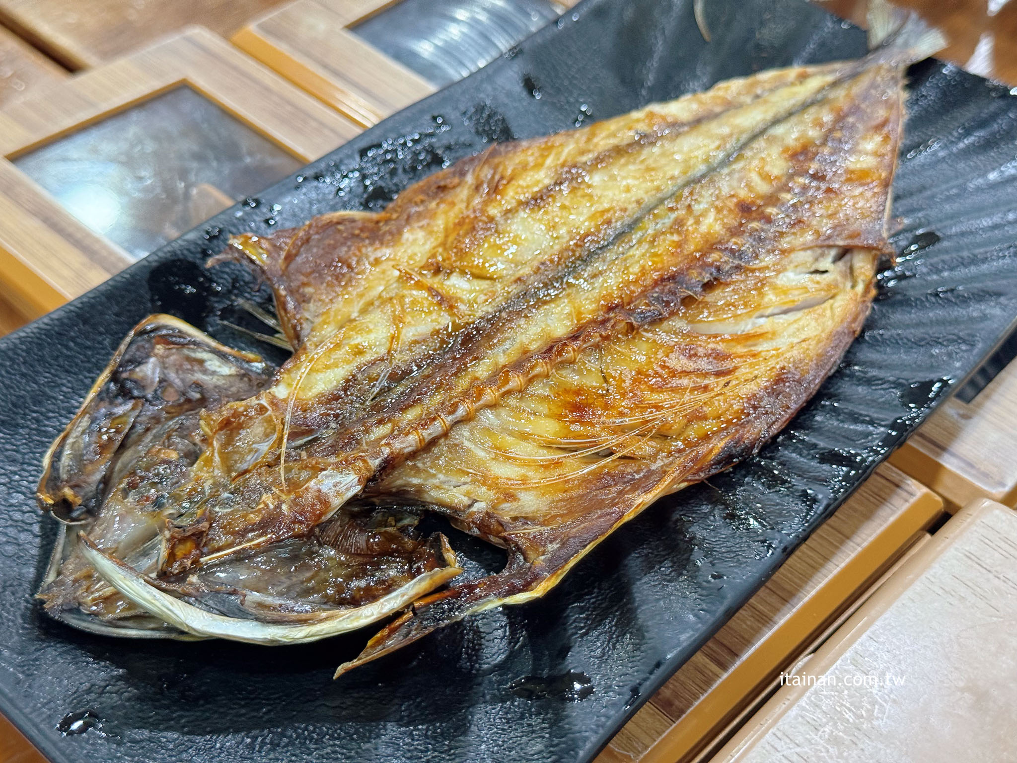濟州島美食推薦｜來濟州島就是要吃鮑魚！吃鮑魚粥配海景!鮑魚粥、烤鮑魚都是必點「 明珍鮑魚（명진전복）」