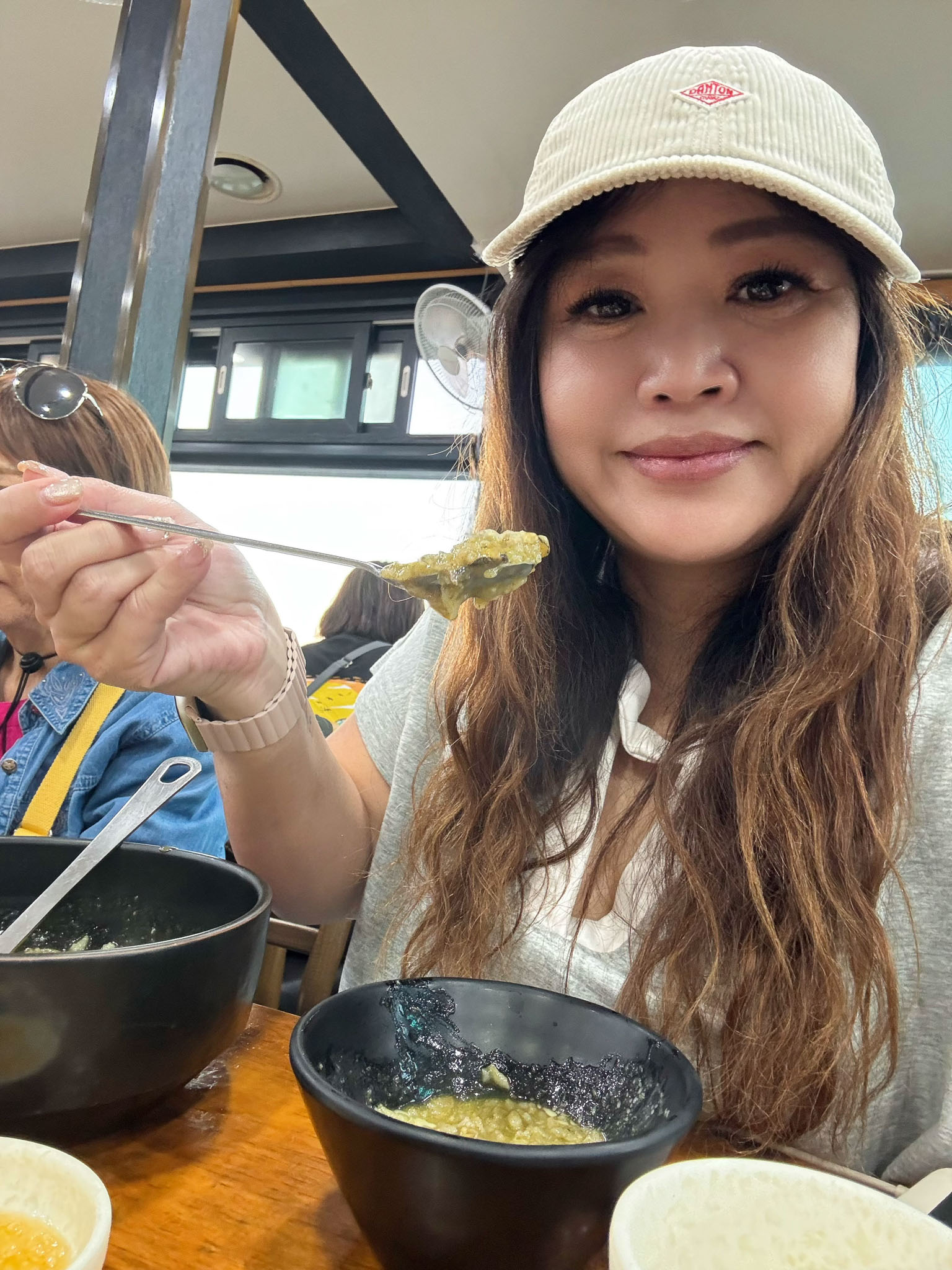 濟州島美食推薦｜來濟州島就是要吃鮑魚！吃鮑魚粥配海景!鮑魚粥、烤鮑魚都是必點「 明珍鮑魚（명진전복）」