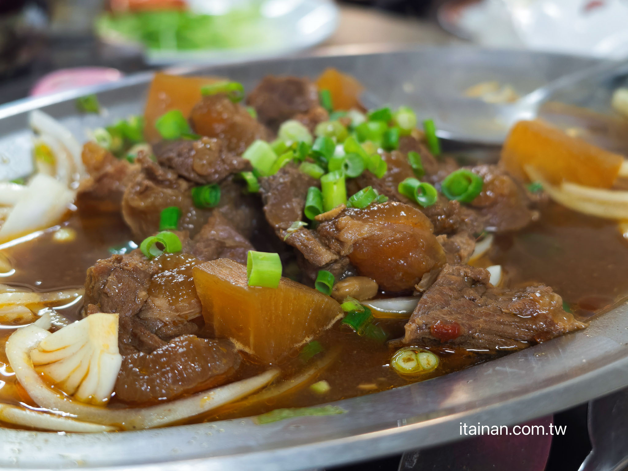 在地人才知道!佳里22年老店必點隱藏版「假牛肉」,鵝肉、三杯鵝舌更是一絕「大谷鵝肉城」 在地人才知道!佳里22年老店必點隱藏版「假牛肉」,鵝肉、三杯鵝舌更是一絕「大谷鵝肉城」