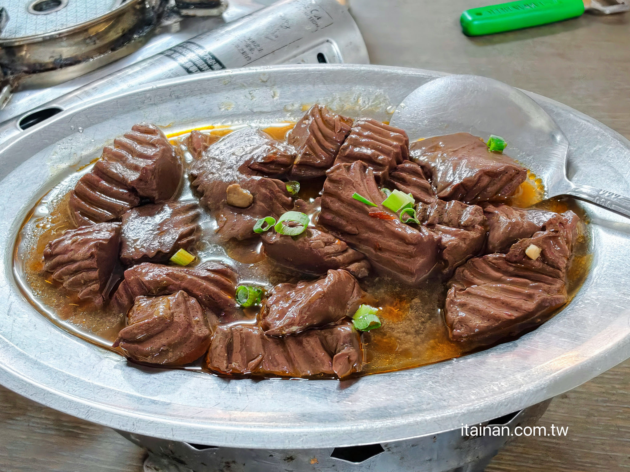 在地人才知道!佳里22年老店必點隱藏版「假牛肉」,鵝肉、三杯鵝舌更是一絕「大谷鵝肉城」 在地人才知道!佳里22年老店必點隱藏版「假牛肉」,鵝肉、三杯鵝舌更是一絕「大谷鵝肉城」