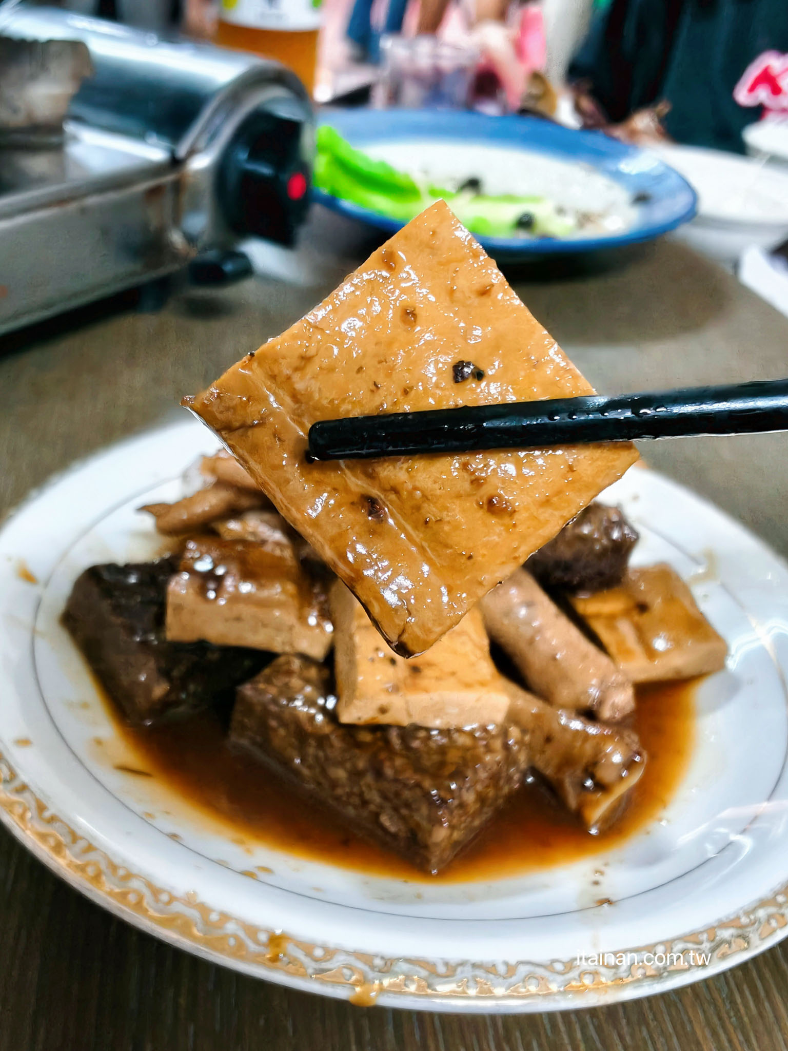 在地人才知道!佳里22年老店必點隱藏版「假牛肉」,鵝肉、三杯鵝舌更是一絕「大谷鵝肉城」 在地人才知道!佳里22年老店必點隱藏版「假牛肉」,鵝肉、三杯鵝舌更是一絕「大谷鵝肉城」