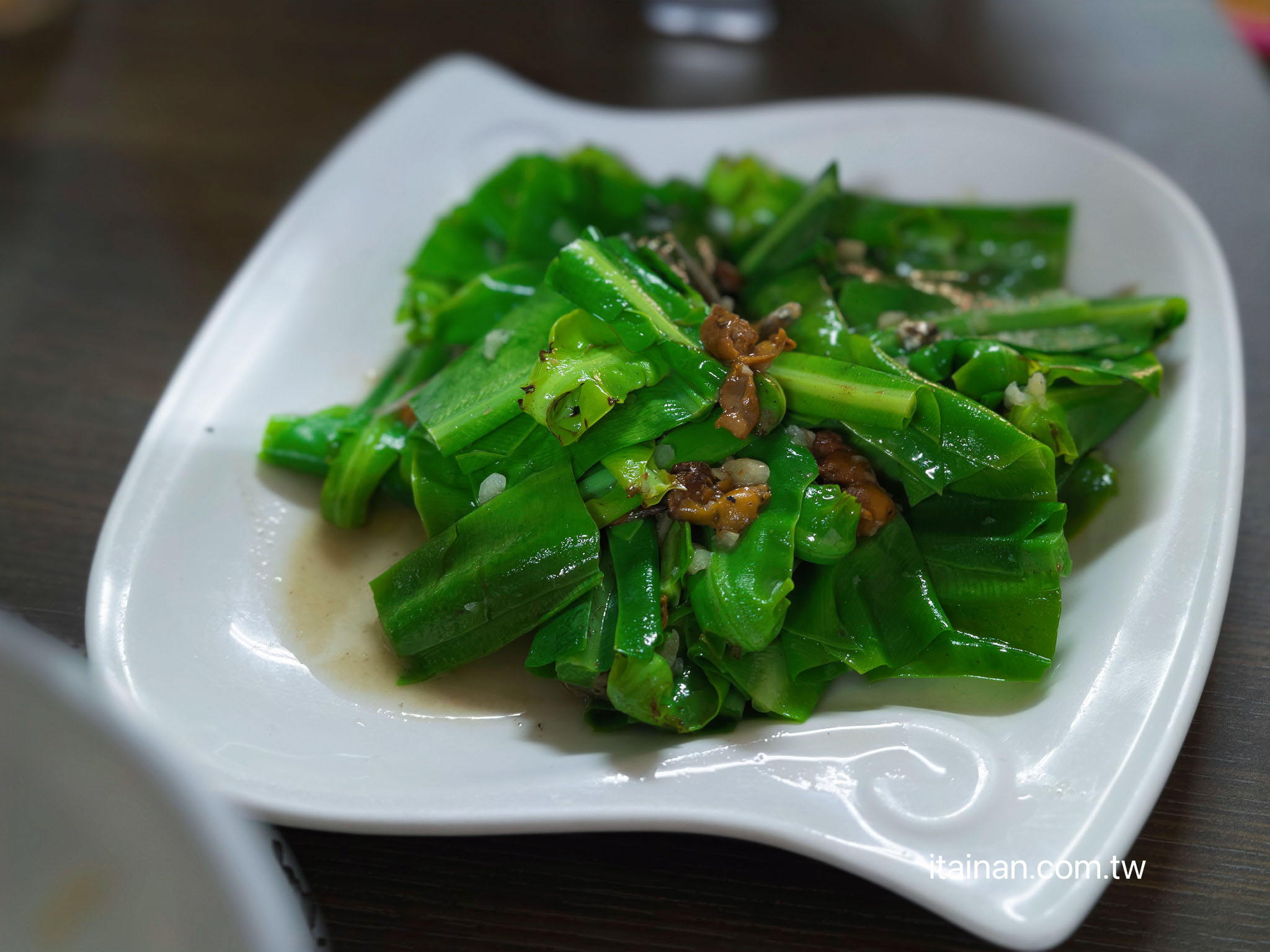 在地人才知道!佳里22年老店必點隱藏版「假牛肉」,鵝肉、三杯鵝舌更是一絕「大谷鵝肉城」 在地人才知道!佳里22年老店必點隱藏版「假牛肉」,鵝肉、三杯鵝舌更是一絕「大谷鵝肉城」