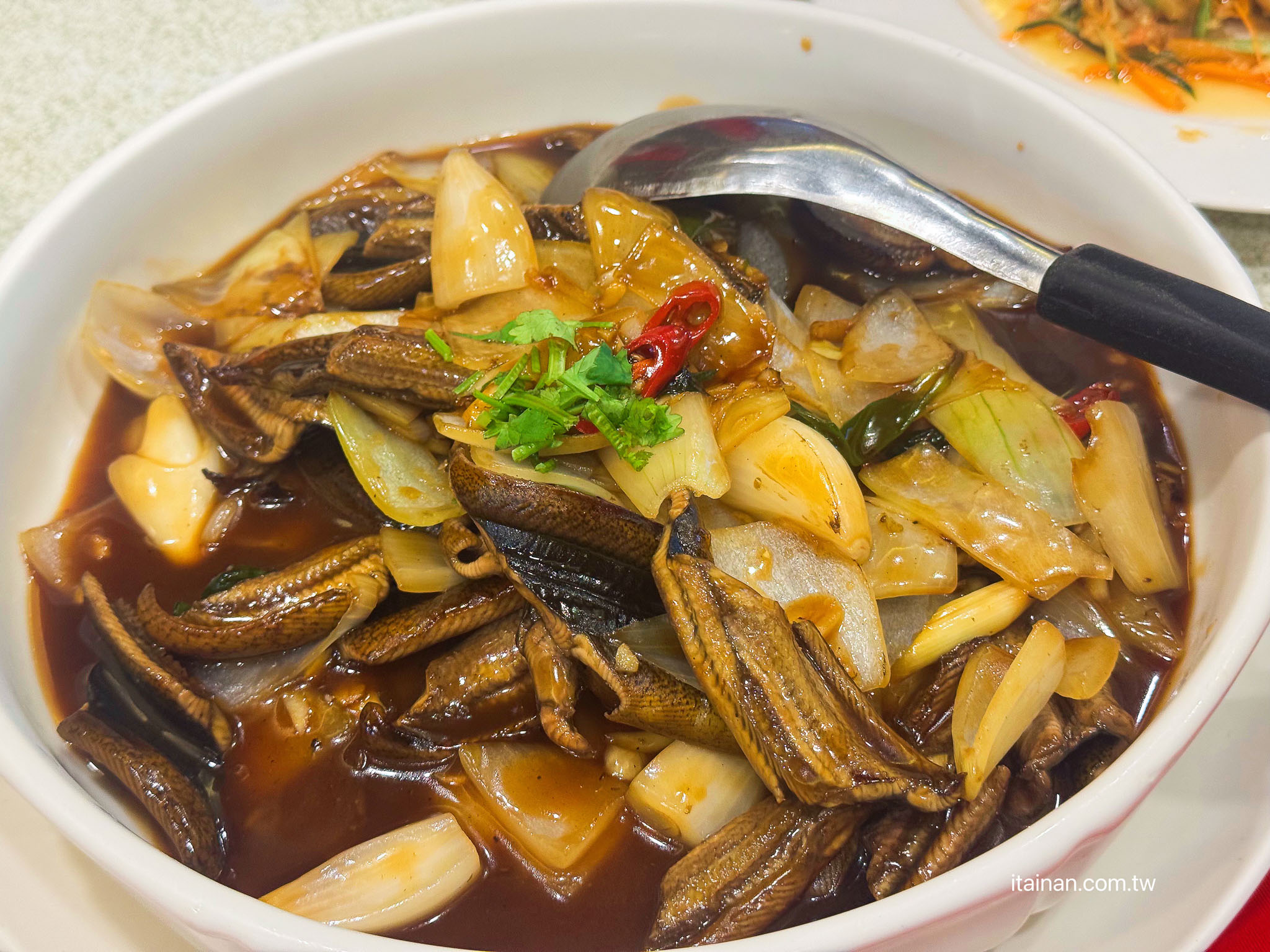 【台南餐廳推薦】傳承80年台菜老店！經典酒家菜、紅蟳米糕、砂鍋鴨必吃「阿美飯店」