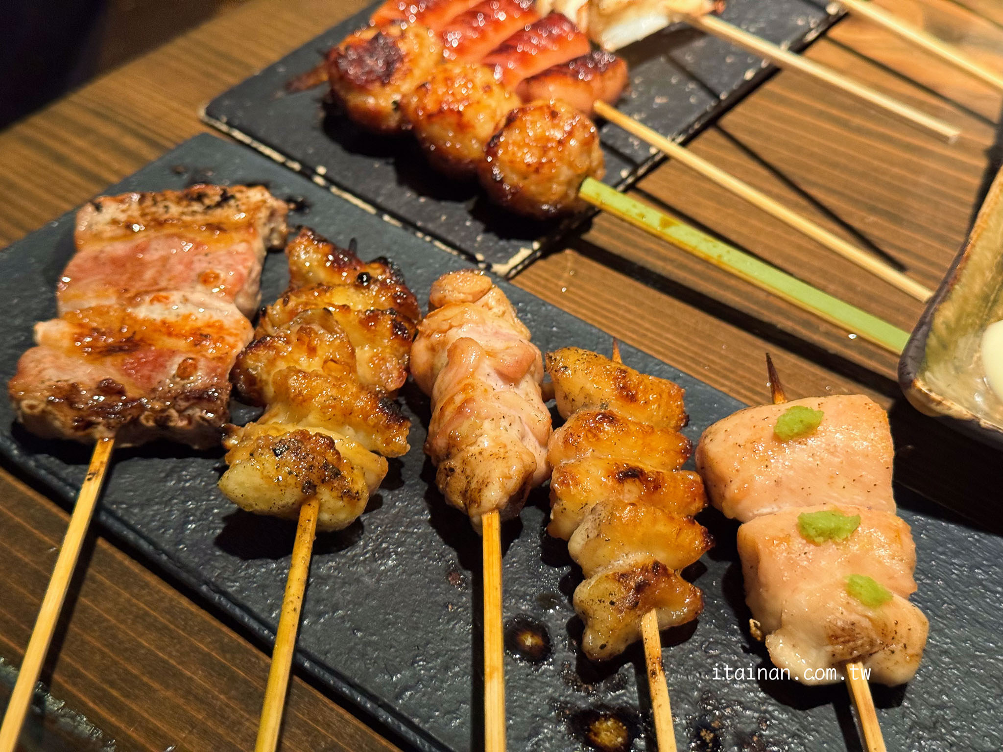 熊本深夜美食|一路營業到凌晨四點~熊本在地人續攤首選!下通商店街人氣燒鳥店「炭火燒鳥 ヒノトリ(Hinotori)」 熊本深夜美食|一路營業到凌晨四點~熊本在地人續攤首選!下通商店街人氣燒鳥店「炭火燒鳥 ヒノトリ(Hinotori)」