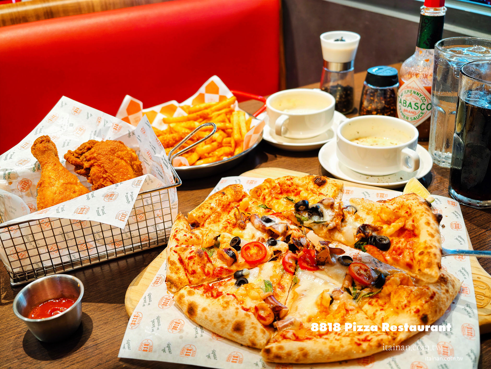 台南美食｜「8818 Pizza Restaurant 比薩屋」在地36年老字號！被披薩耽誤的炸雞店，經典雙人套餐一次吃遍招牌美味
