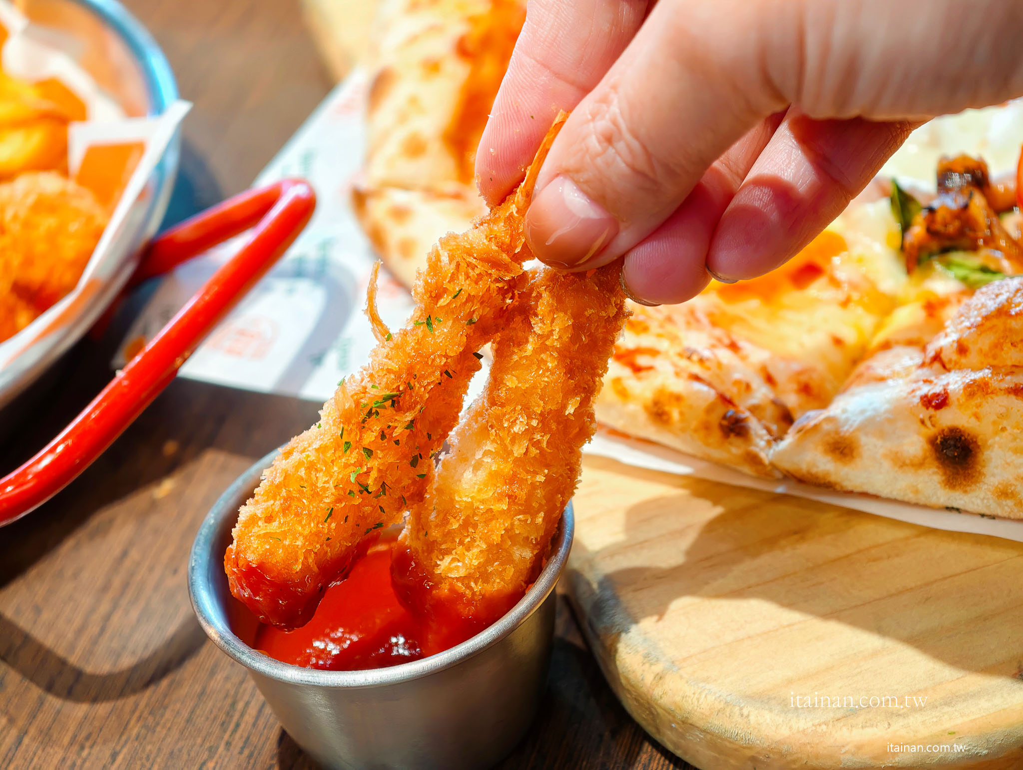 台南美食｜「8818 Pizza Restaurant 比薩屋」在地36年老字號！被披薩耽誤的炸雞店，經典雙人套餐一次吃遍招牌美味