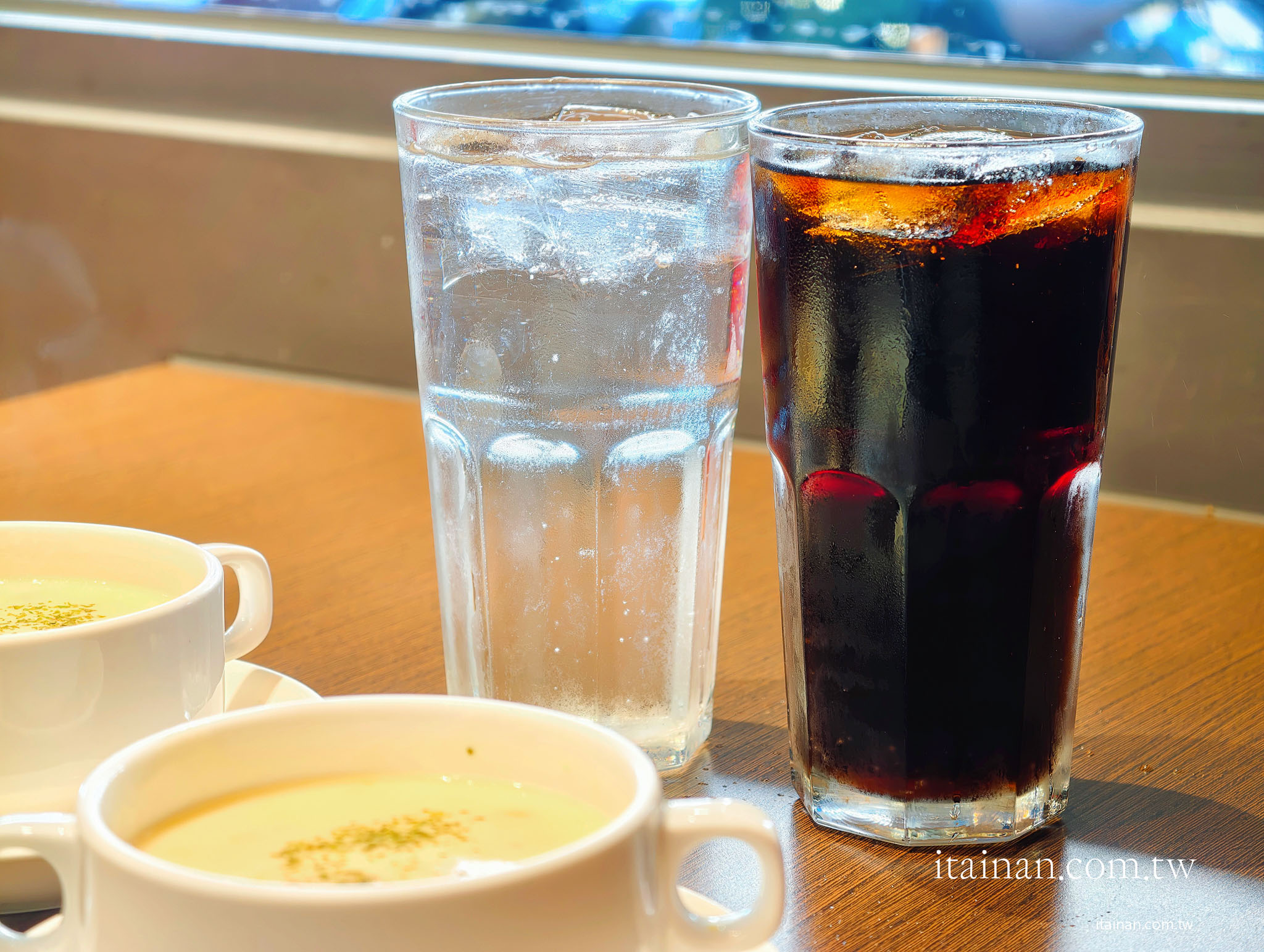 台南美食｜「8818 Pizza Restaurant 比薩屋」在地36年老字號！被披薩耽誤的炸雞店，經典雙人套餐一次吃遍招牌美味