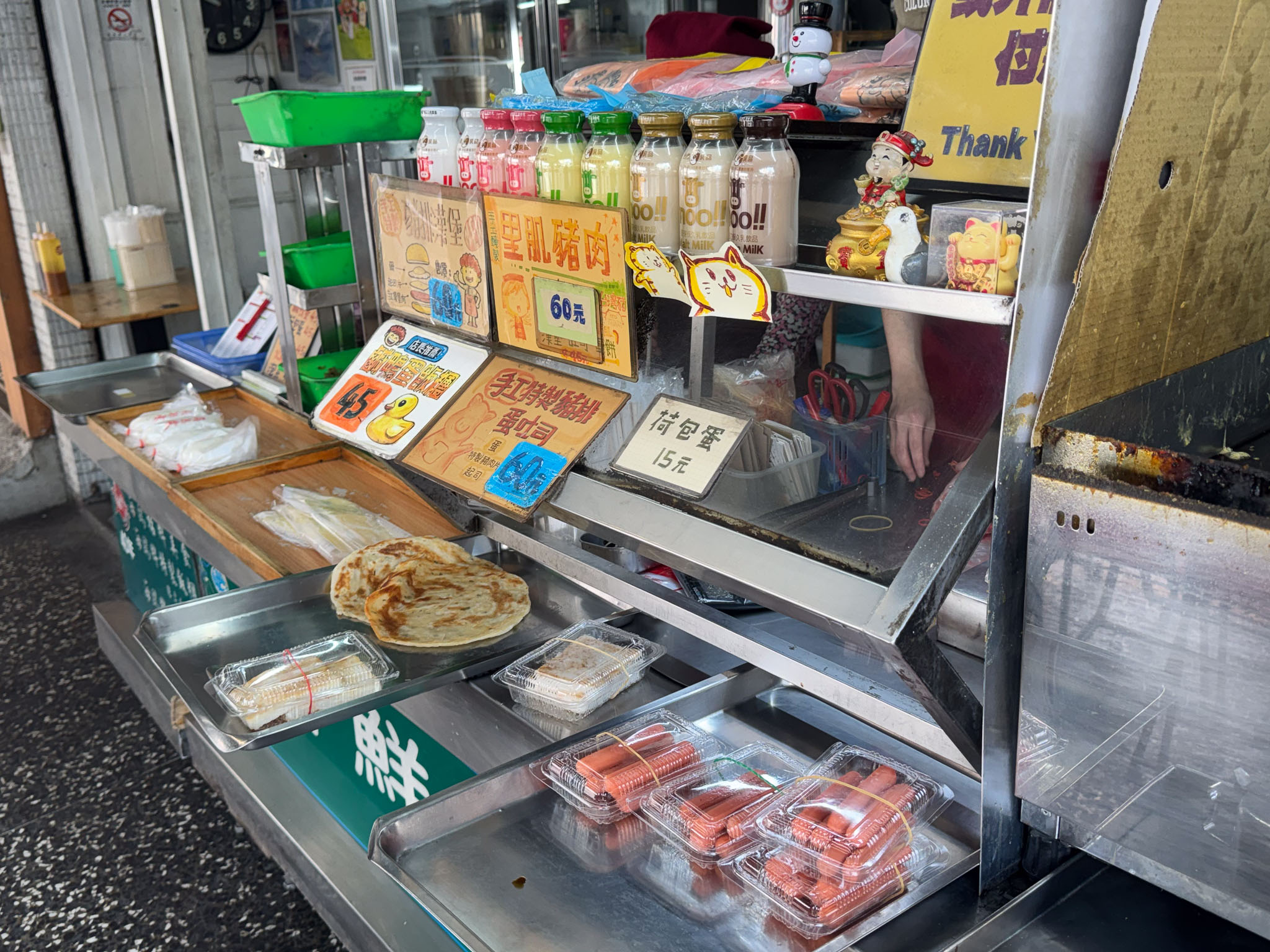 台南早餐推薦｜成大學生畢業後還會想念的早餐店！80元黑胡椒里肌豬排鐵板麵超滿足「海鷗牌餐飲城」