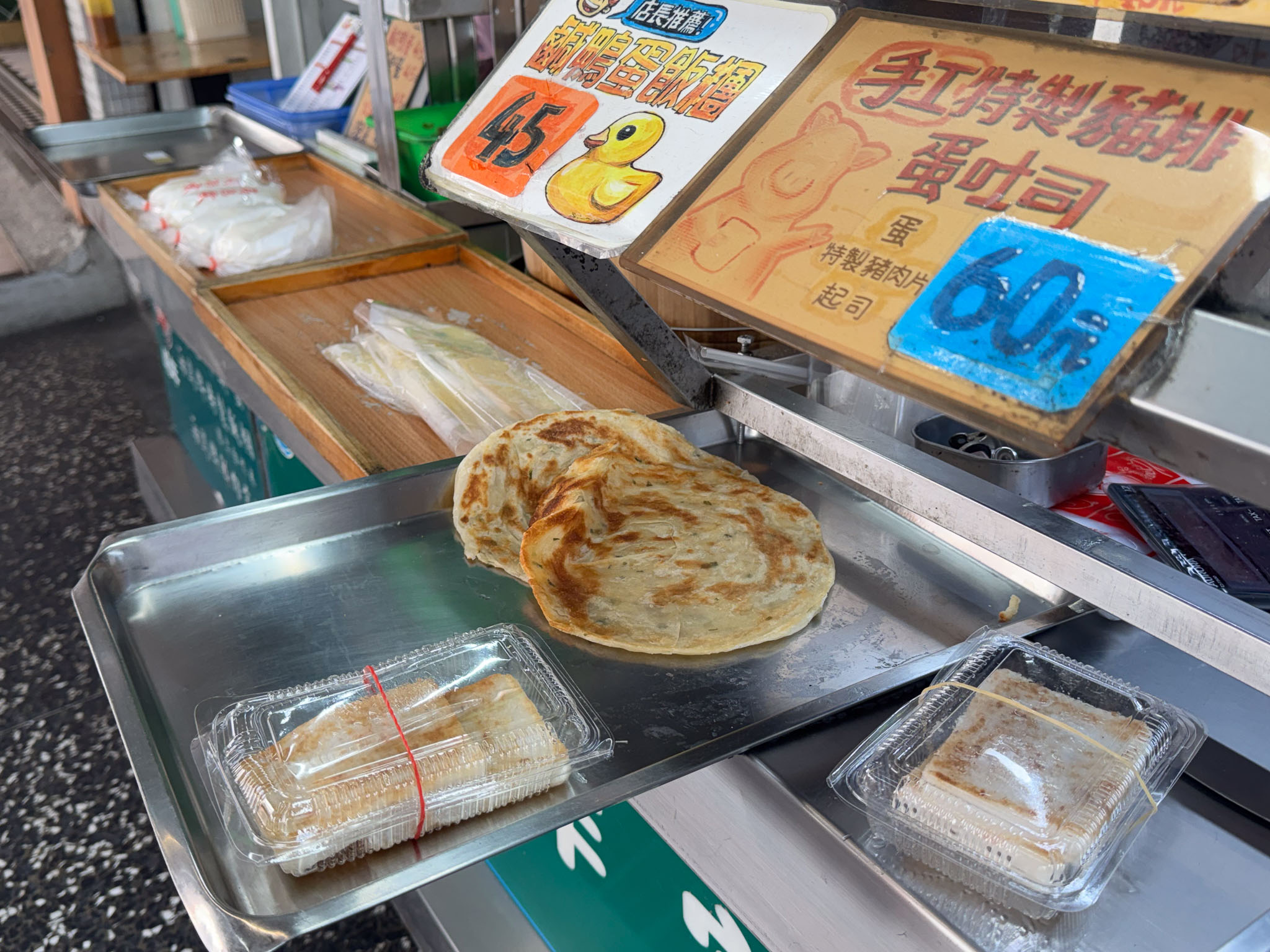 台南早餐推薦｜成大學生畢業後還會想念的早餐店！80元黑胡椒里肌豬排鐵板麵超滿足「海鷗牌餐飲城」