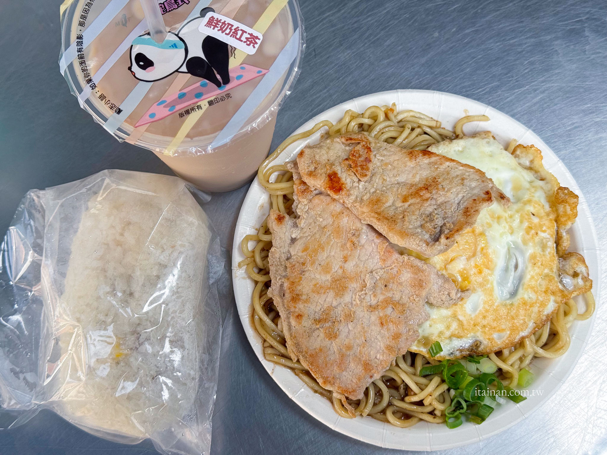 台南早餐推薦|成大學生畢業後還會想念的早餐店!80元黑胡椒里肌豬排鐵板麵超滿足「海鷗牌餐飲城」 台南早餐推薦|成大學生畢業後還會想念的早餐店!80元黑胡椒里肌豬排鐵板麵超滿足「海鷗牌餐飲城」
