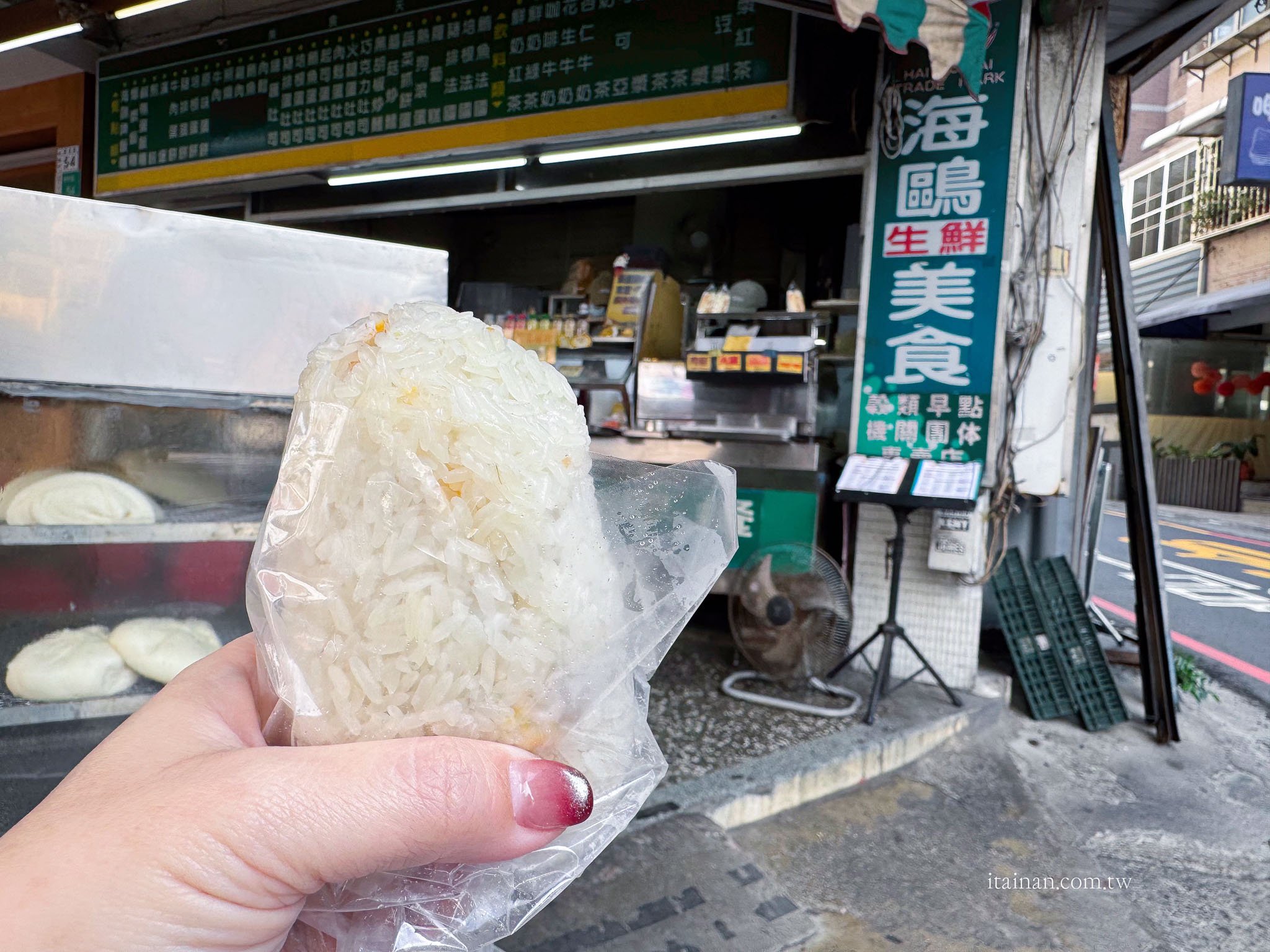 台南早餐推薦｜成大學生畢業後還會想念的早餐店！80元黑胡椒里肌豬排鐵板麵超滿足「海鷗牌餐飲城」