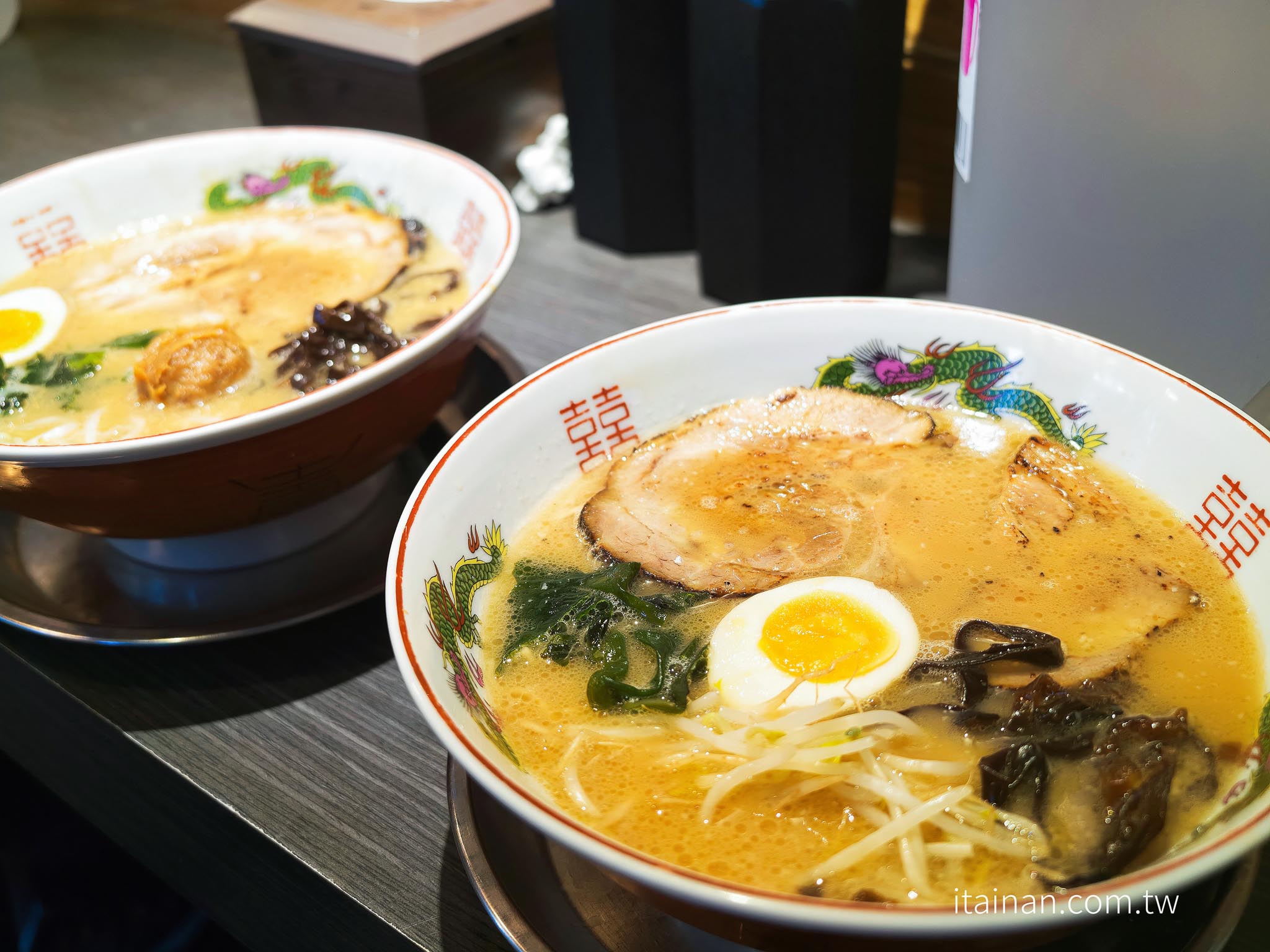 台東美食｜一開店就排隊！網友封為「台東一蘭」的人氣排隊店，厚切叉燒、免費加麵一次超滿足「哈拉麵」
