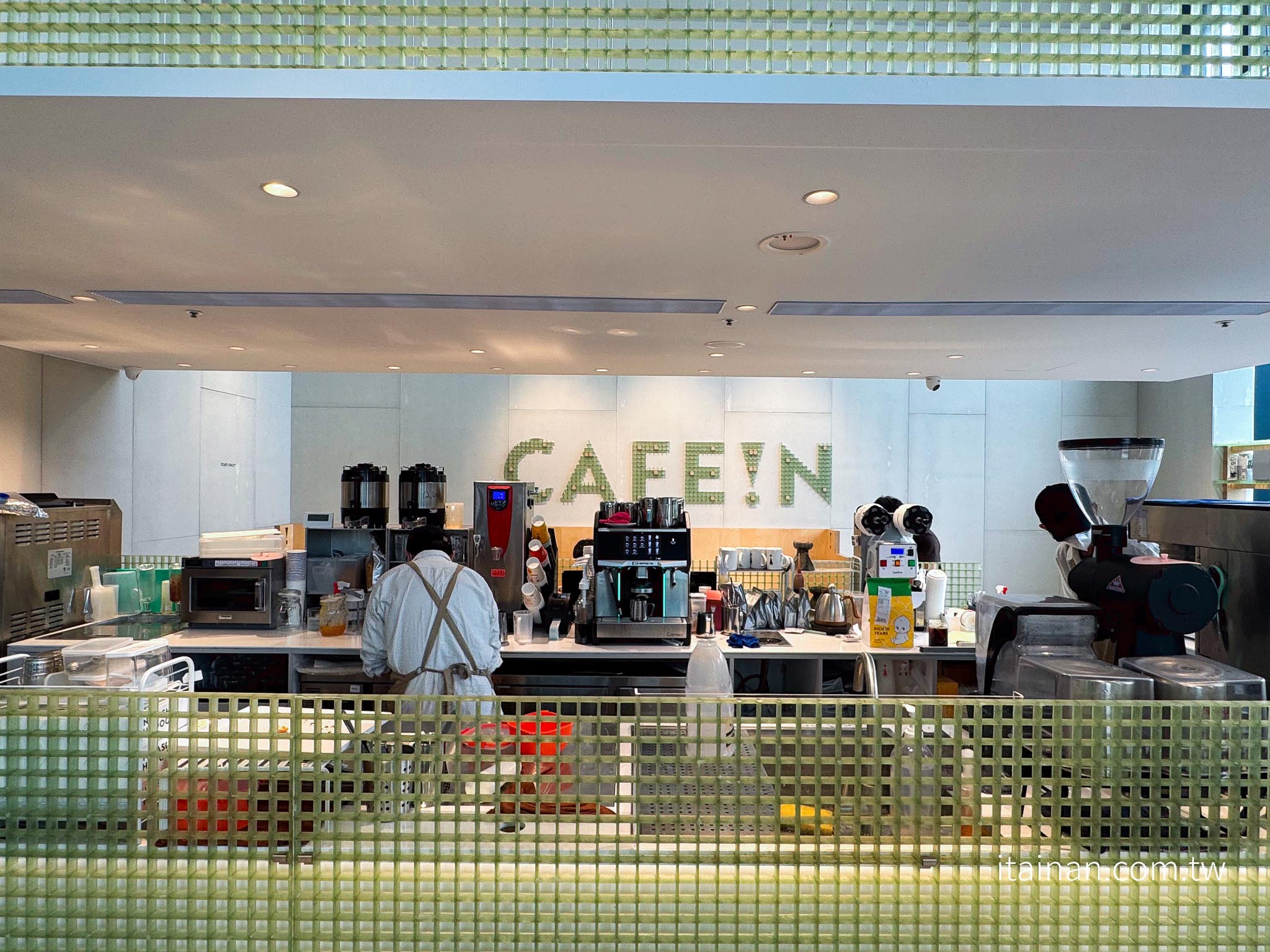 台南咖啡推薦｜「CAFE!N 硬咖啡」台南新光門市開箱！世界冠軍咖啡、早午餐一次滿足