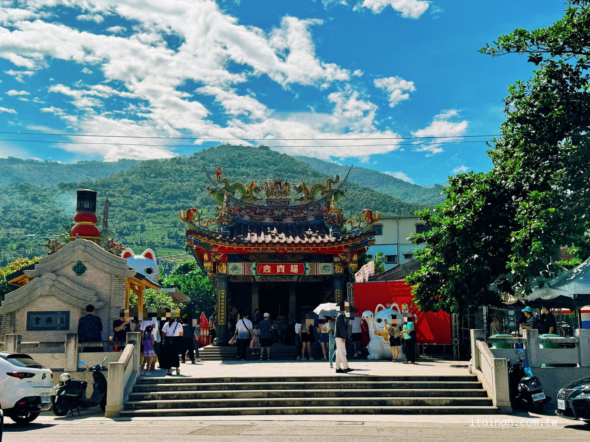 台東景點推薦｜全台最萌招財貓土地公廟！必拍巨型招財貓、台版雷門、全台唯一水占籤透明詩籤體驗!台東太麻里「福興宮」