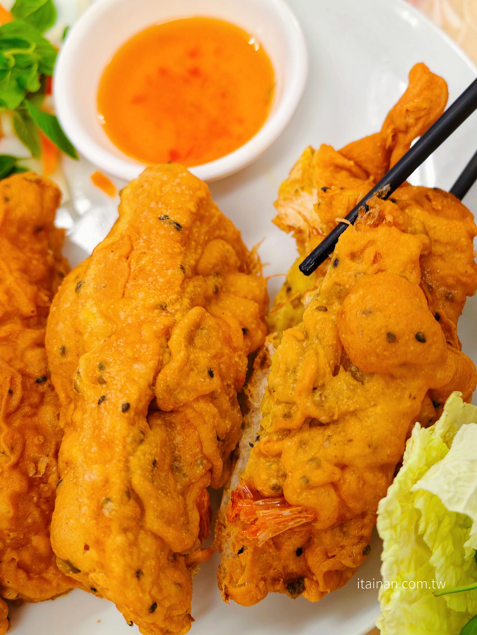 台東美食｜太麻里隱藏版越南料理！必點爆汁溏心蛋捲、黃金法式麵包蝦，整尾小卷河粉鮮到驚豔「越南小廚」