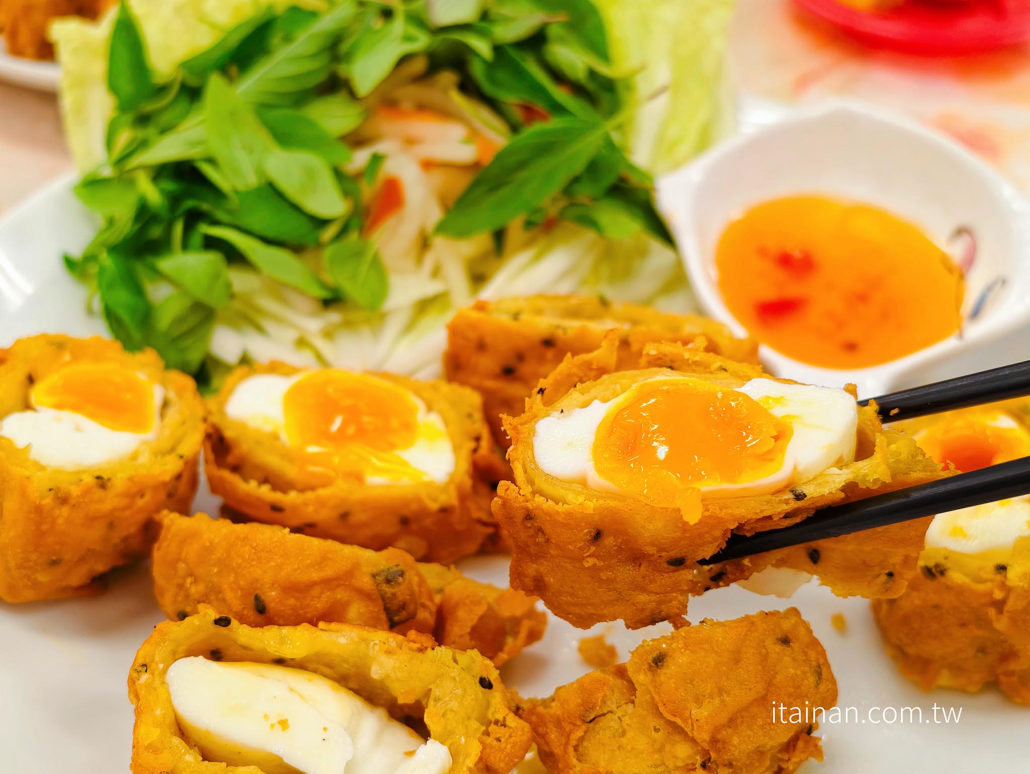 台東美食｜太麻里隱藏版越南料理！必點爆汁溏心蛋捲、黃金法式麵包蝦，整尾小卷河粉鮮到驚豔「越南小廚」