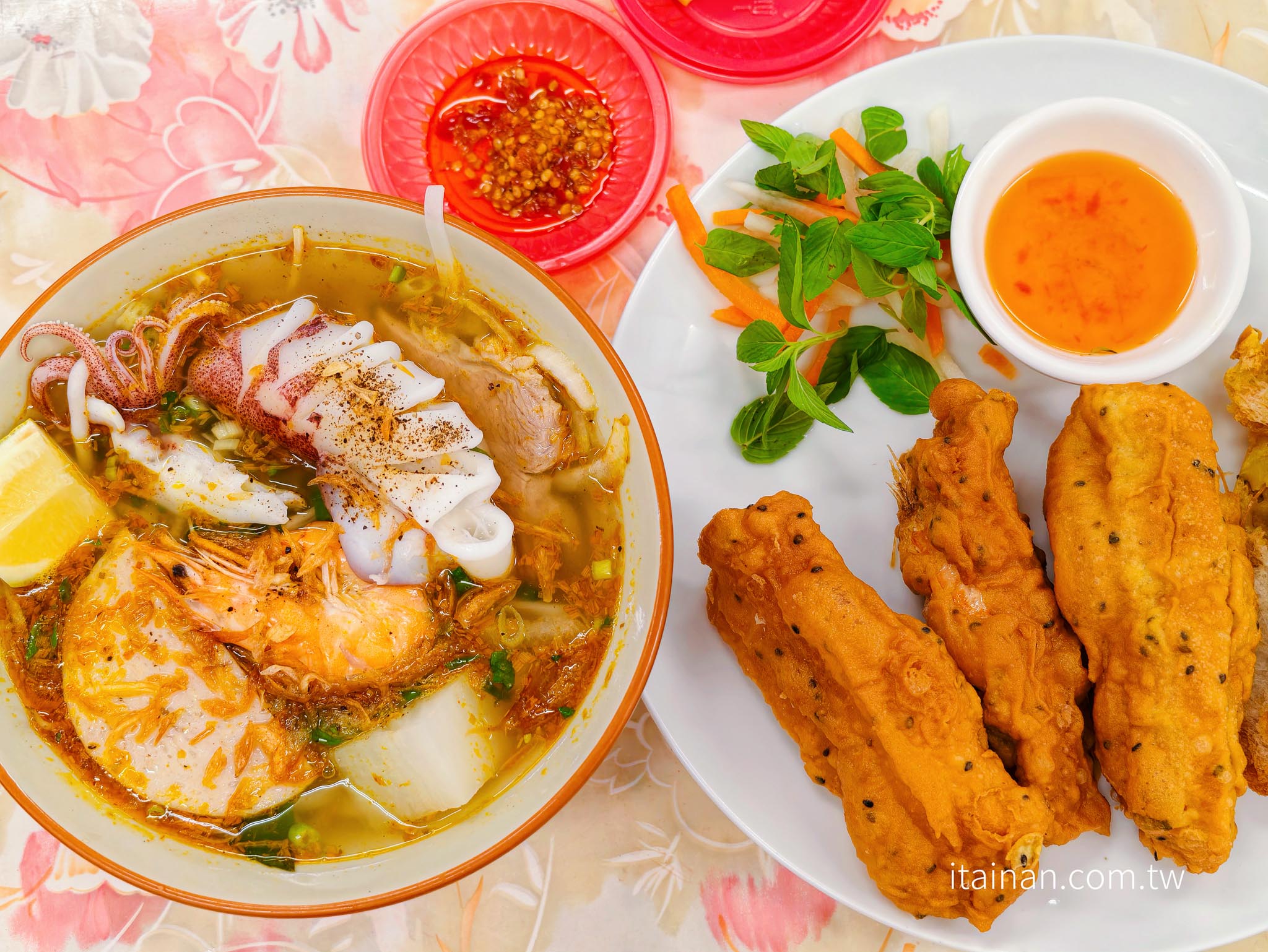 台東美食｜太麻里隱藏版越南料理！必點爆汁溏心蛋捲、黃金法式麵包蝦，整尾小卷河粉鮮到驚豔「越南小廚」