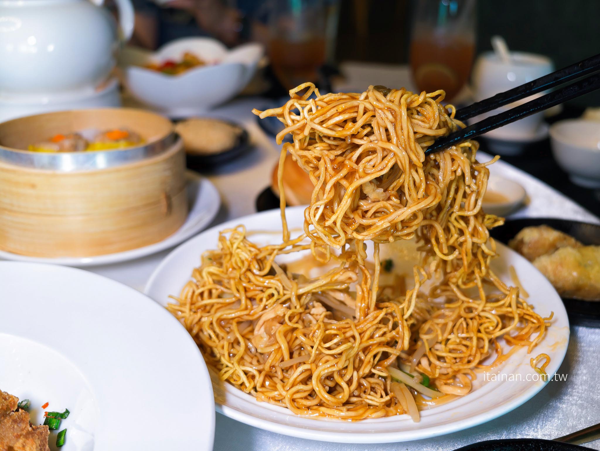 台南吃到飽|安平最新港點吃到飽!每日限定十組,55道港式料理現點現做無限供應,叉燒、烤鴨、乾炒牛河必吃!「亞果薈中餐廳」期間限定 台南吃到飽|安平最新港點吃到飽!每日限定十組,55道港式料理現點現做無限供應,叉燒、烤鴨、乾炒牛河必吃!「亞果薈中餐廳」期間限定