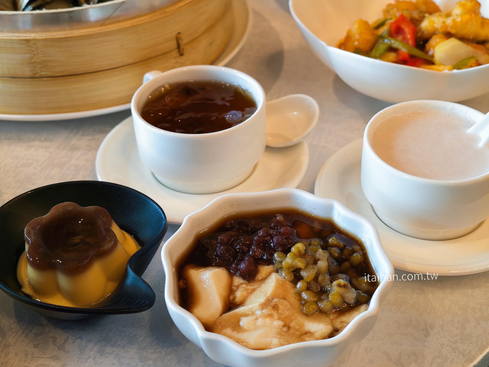 台南吃到飽|安平最新港點吃到飽!每日限定十組,55道港式料理現點現做無限供應,叉燒、烤鴨、乾炒牛河必吃!「亞果薈中餐廳」期間限定 台南吃到飽|安平最新港點吃到飽!每日限定十組,55道港式料理現點現做無限供應,叉燒、烤鴨、乾炒牛河必吃!「亞果薈中餐廳」期間限定