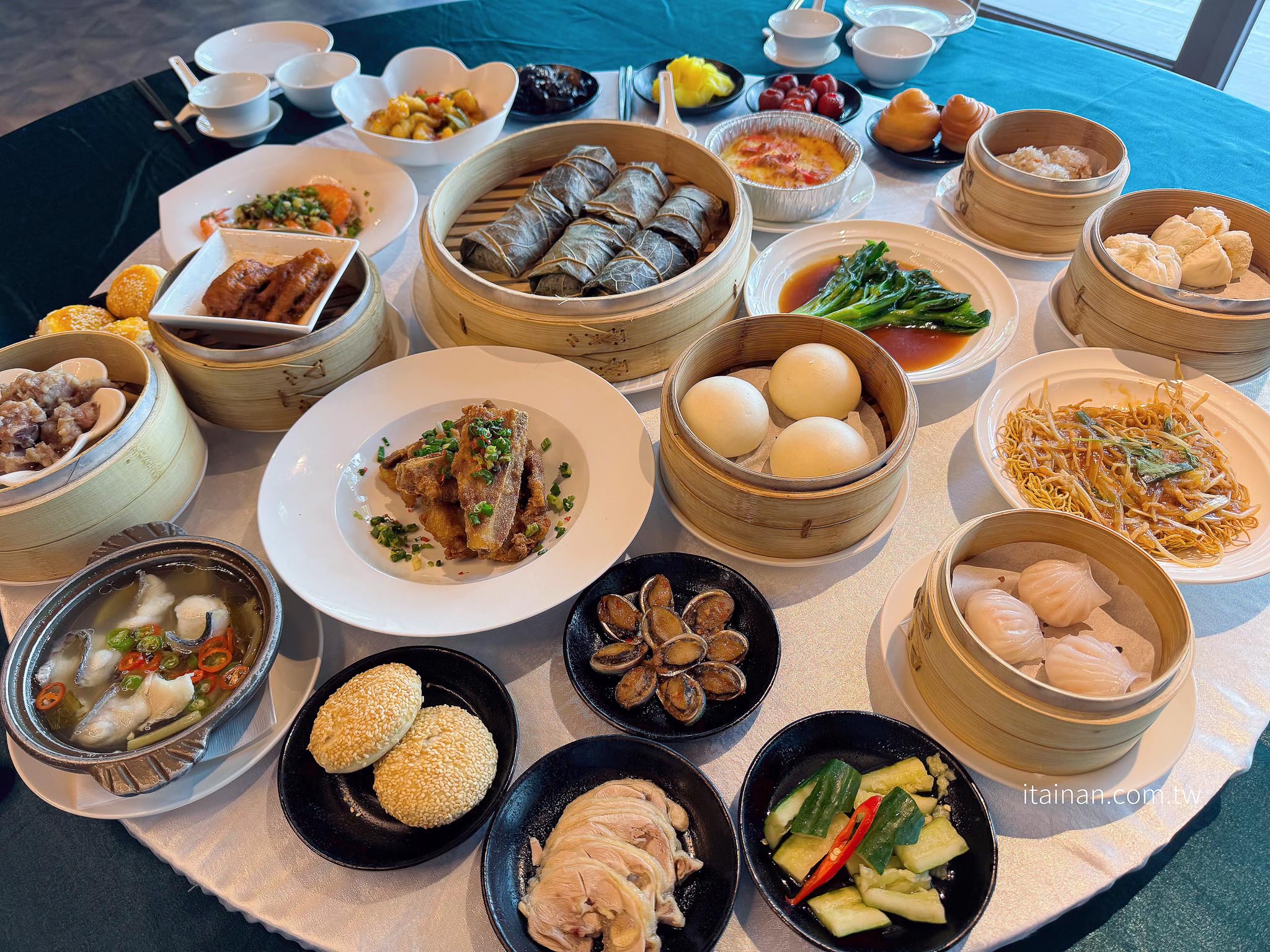 台南吃到飽|安平最新港點吃到飽!每日限定十組,55道港式料理現點現做無限供應,叉燒、烤鴨、乾炒牛河必吃!「亞果薈中餐廳」期間限定 台南吃到飽|安平最新港點吃到飽!每日限定十組,55道港式料理現點現做無限供應,叉燒、烤鴨、乾炒牛河必吃!「亞果薈中餐廳」期間限定