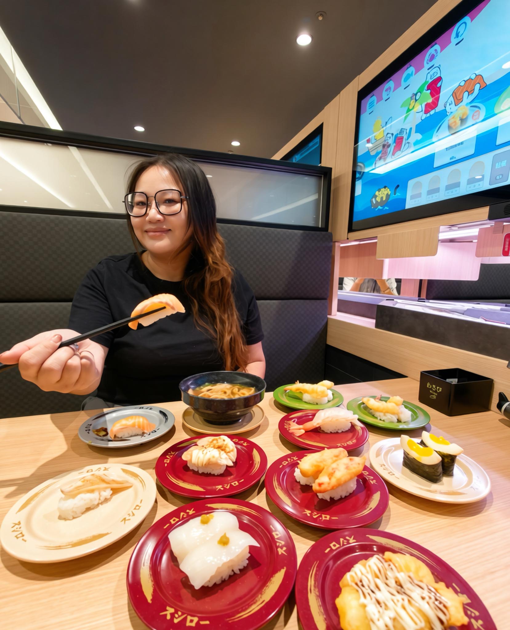 台南美食|南部首家DIGIRO壽司郎數位迴轉壽司店開箱!150公分巨型螢幕、數位迴轉壽司、互動遊戲超有趣「壽司郎 新光三越台南新天地店」 台南美食|南部首家DIGIRO壽司郎數位迴轉壽司店開箱!150公分巨型螢幕、數位迴轉壽司、互動遊戲超有趣「壽司郎 新光三越台南新天地店」