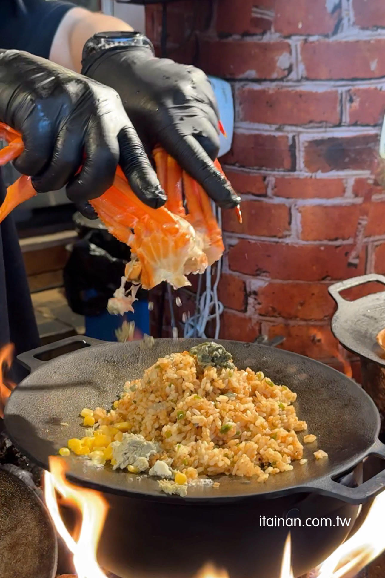 濟州島美食｜東門市場超人氣火焰秀！焗烤龍蝦、蟹膏飯必吃「 청년미남들 낭만장작점(handsome youngmen 济州青年帅团)濟州青年帥團