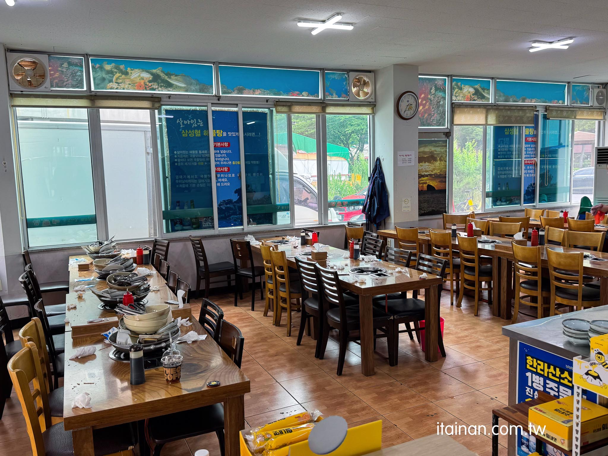 濟州島美食|太浮誇!海鮮在鍋子裡跳舞!整鍋鮑魚、章魚、螃蟹堆成山,上桌竟然還會動「三姓穴海鮮湯 道頭店 삼성혈해물탕 도두점」 濟州島美食|太浮誇!海鮮在鍋子裡跳舞!整鍋鮑魚、章魚、螃蟹堆成山,上桌竟然還會動「三姓穴海鮮湯 道頭店 삼성혈해물탕 도두점」