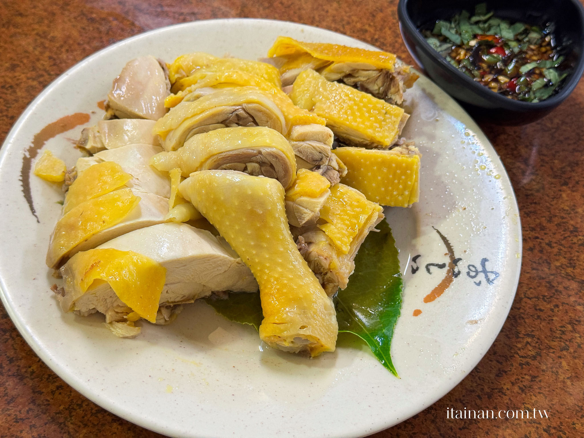 台東美食|500盤推薦!來海產店竟然要吃『雞』?富岡漁港人氣老字號,黃金玉米雞、乾煎小管必點「特選海產店」 台東美食|500盤推薦!來海產店竟然要吃『雞』?富岡漁港人氣老字號,黃金玉米雞、乾煎小管必點「特選海產店」