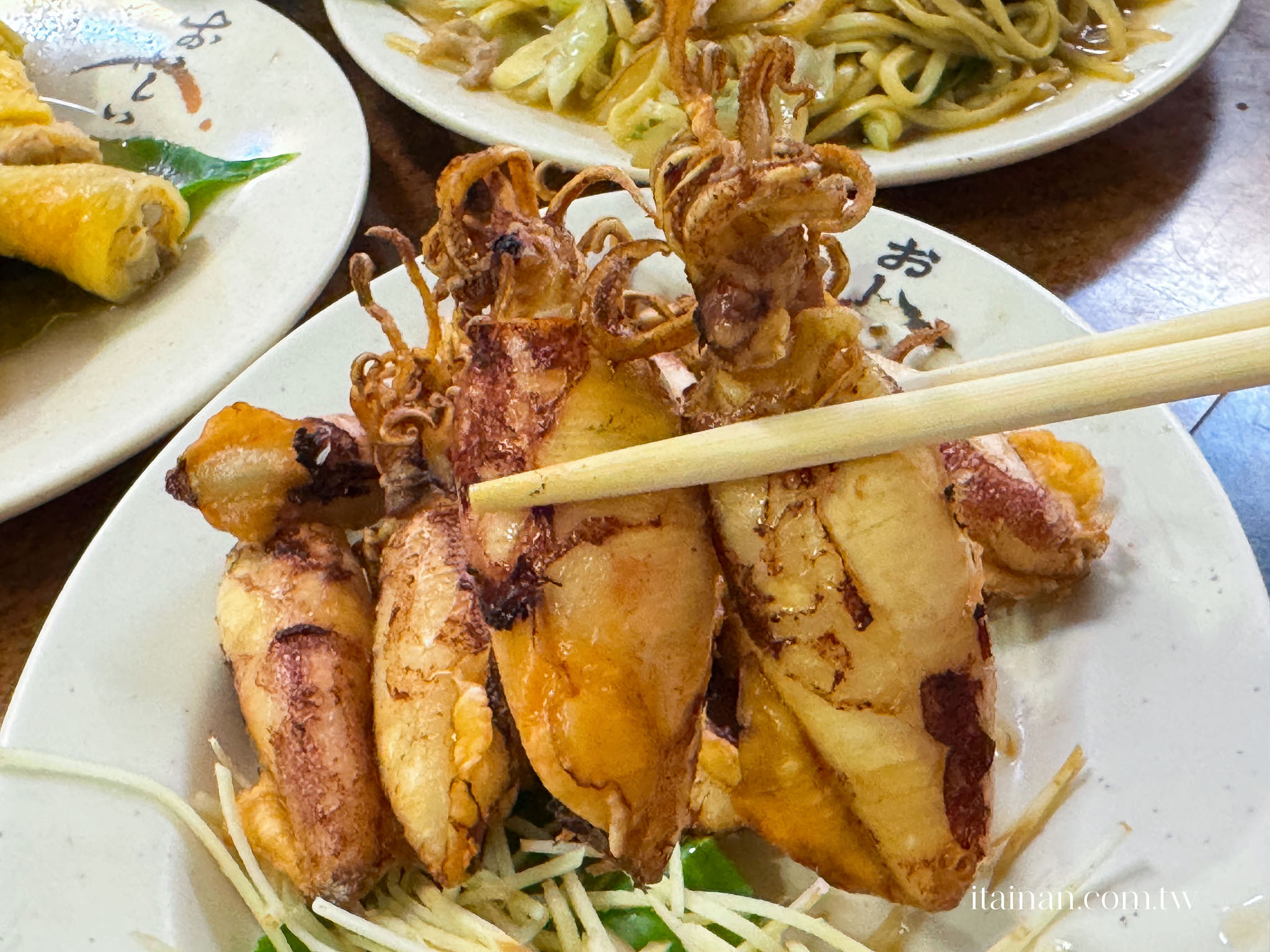台東美食|500盤推薦!來海產店竟然要吃『雞』?富岡漁港人氣老字號,黃金玉米雞、乾煎小管必點「特選海產店」 台東美食|500盤推薦!來海產店竟然要吃『雞』?富岡漁港人氣老字號,黃金玉米雞、乾煎小管必點「特選海產店」